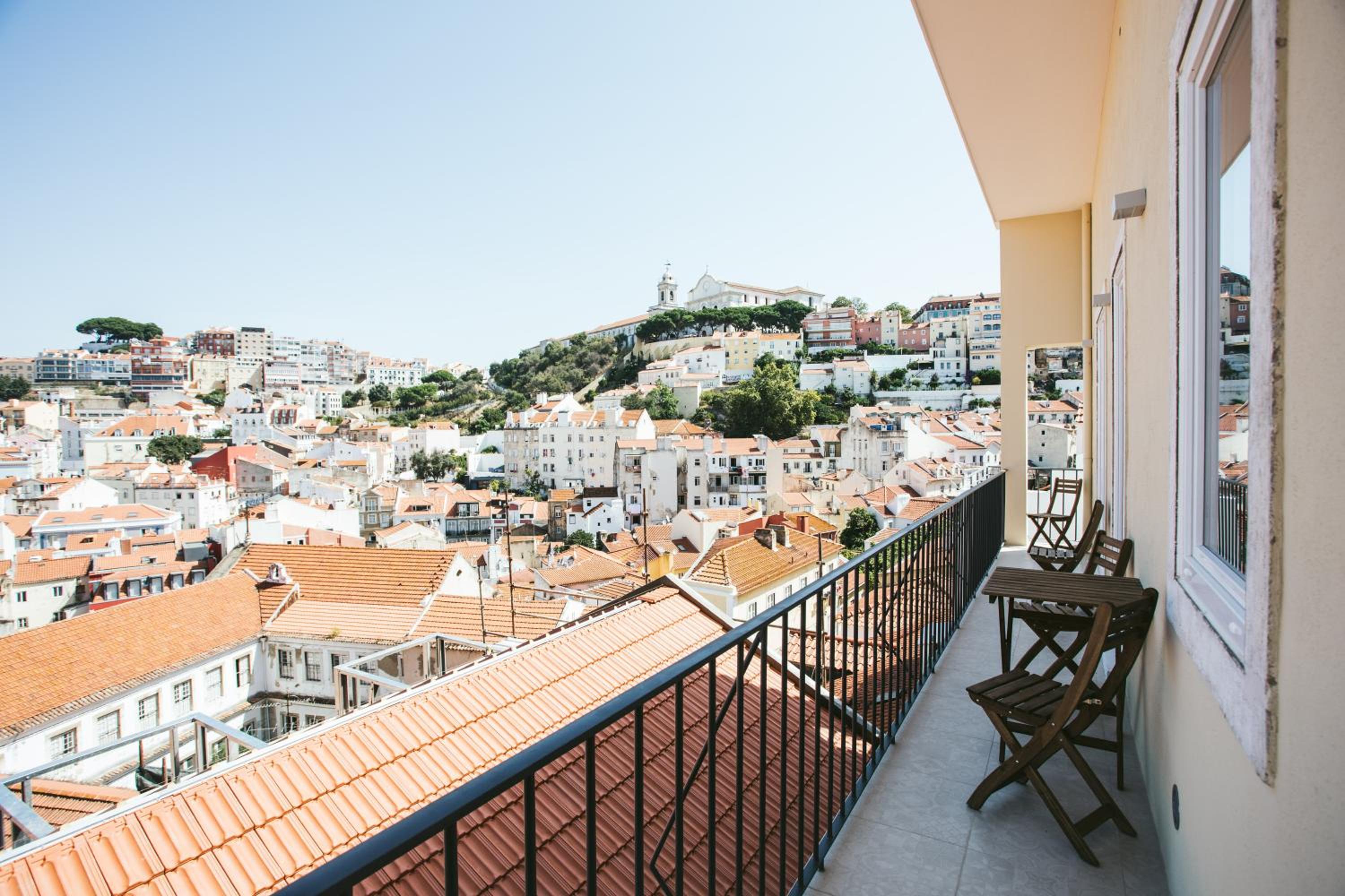 Deluxe One-Bedroom Apartment with Balcony and View photo 2