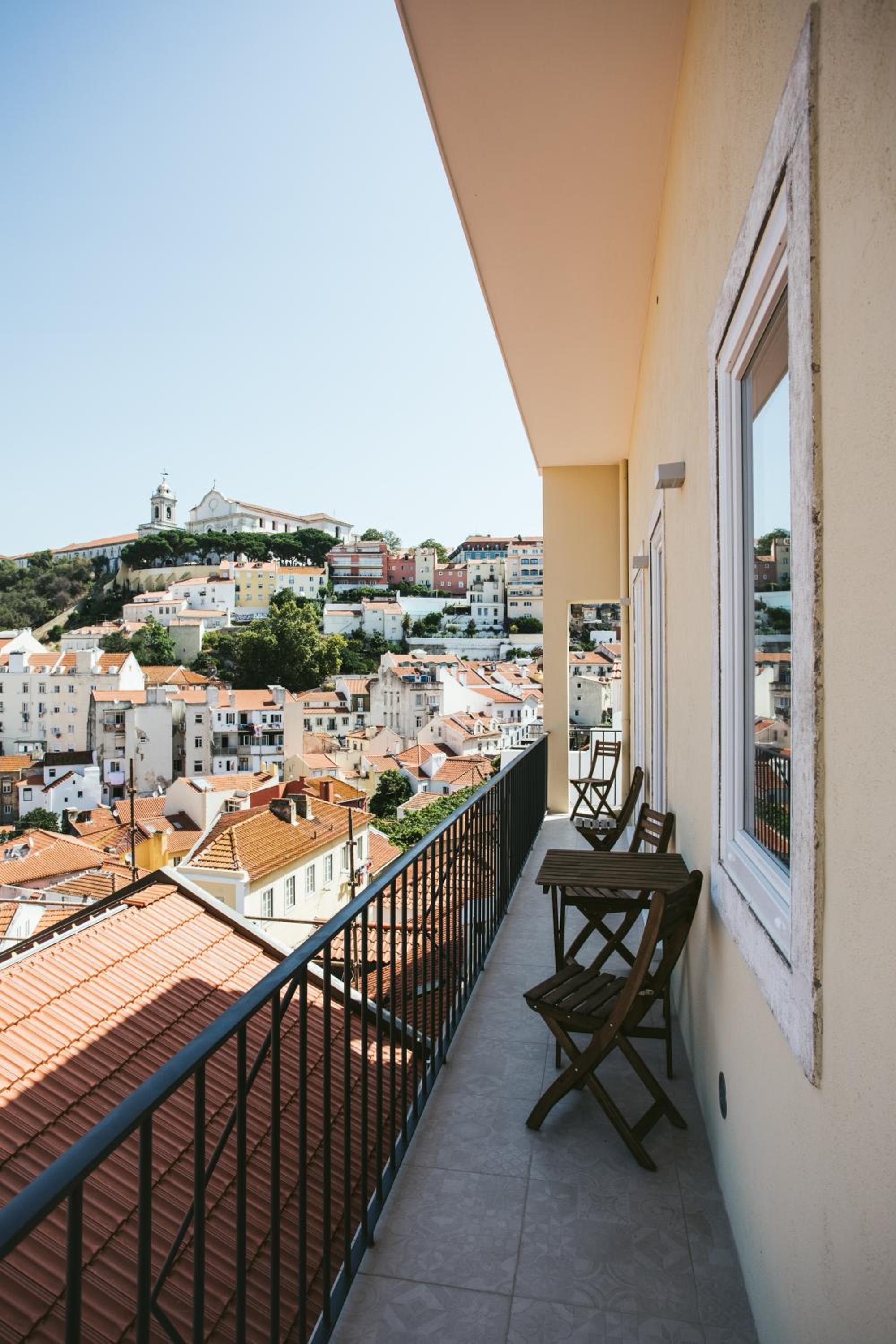 Deluxe One-Bedroom Apartment with Balcony and View photo 3