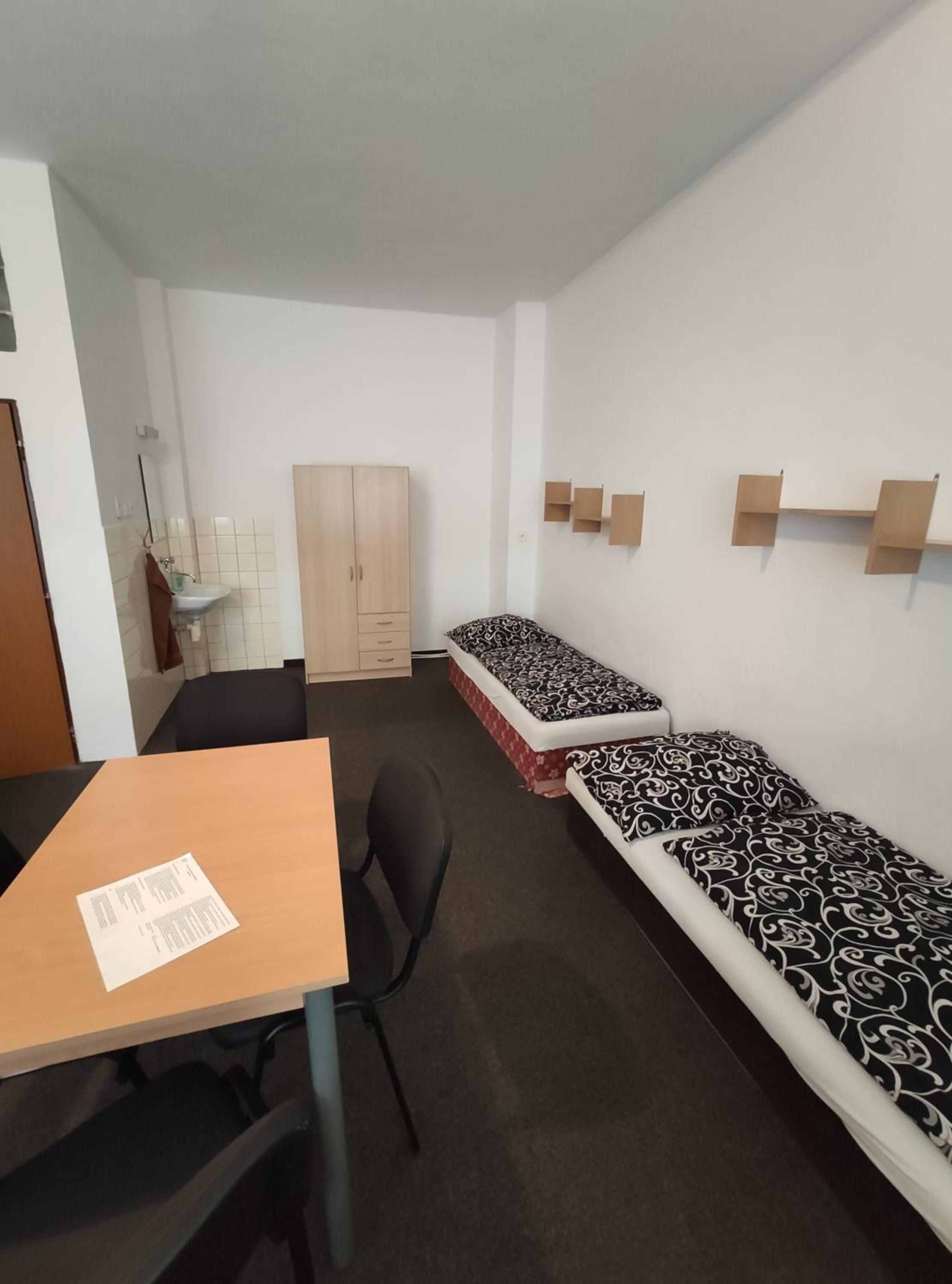 Economy Quadruple Room - Photo 3