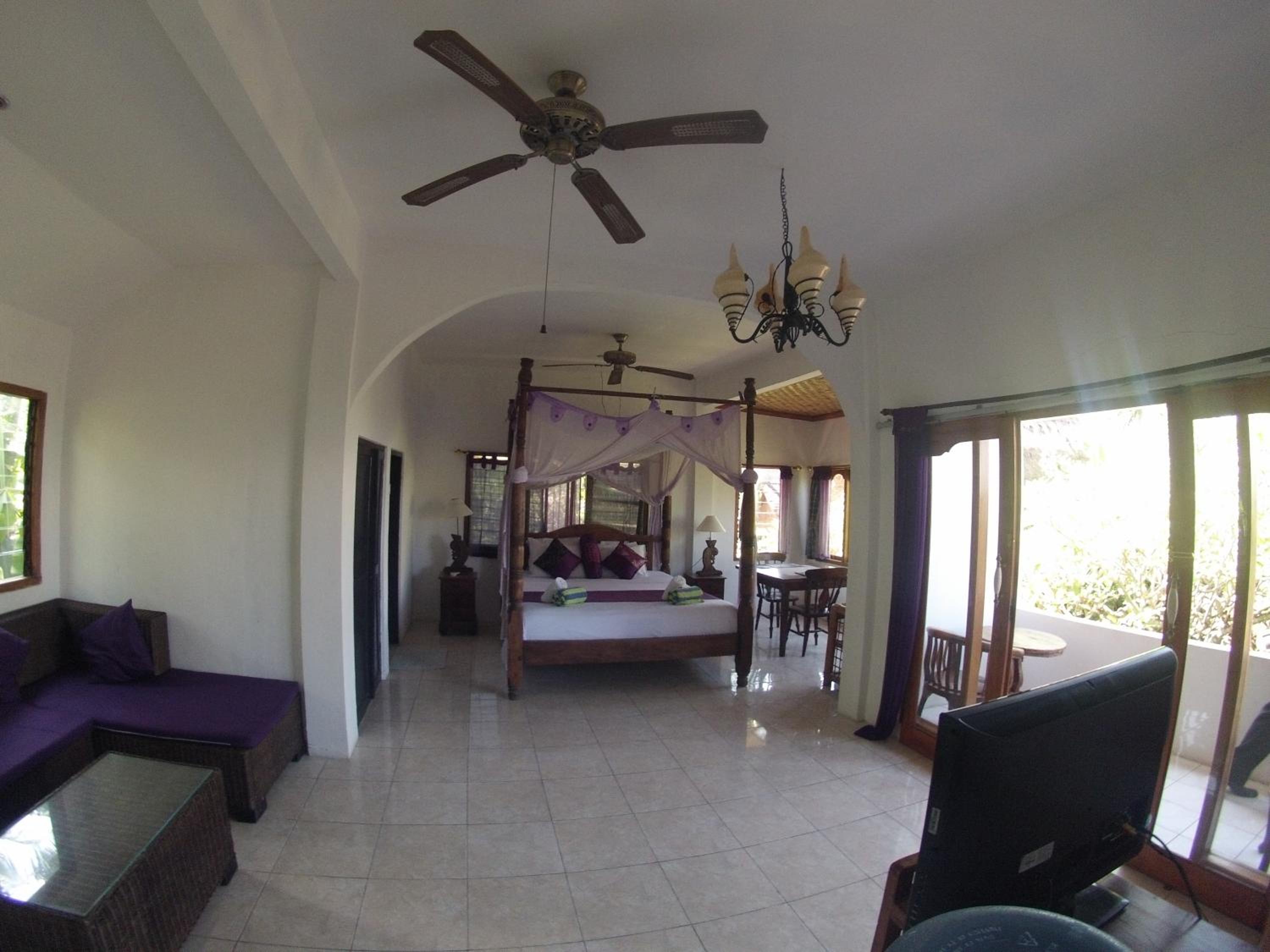 Deluxe Family Room - Photo 9