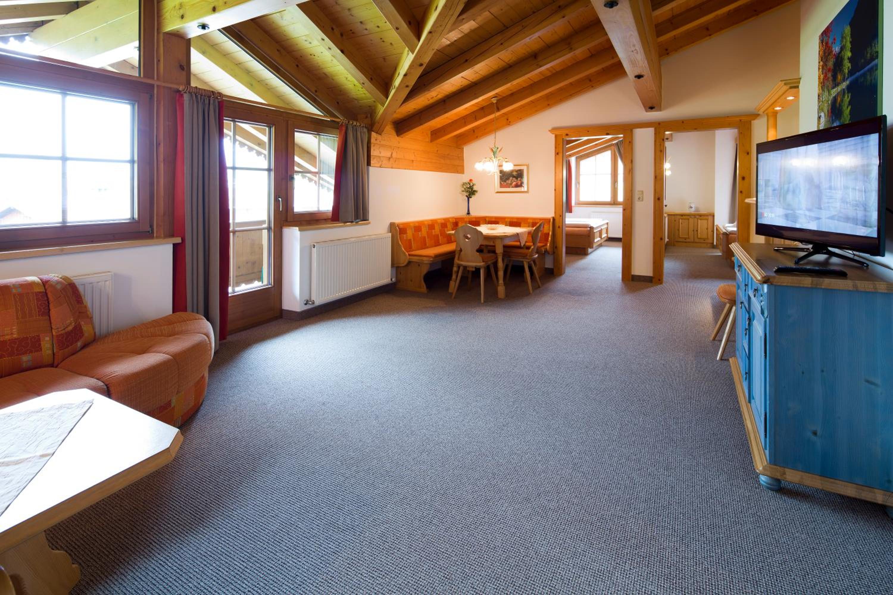 Two-Bedroom Apartment with Mountain View photo 2