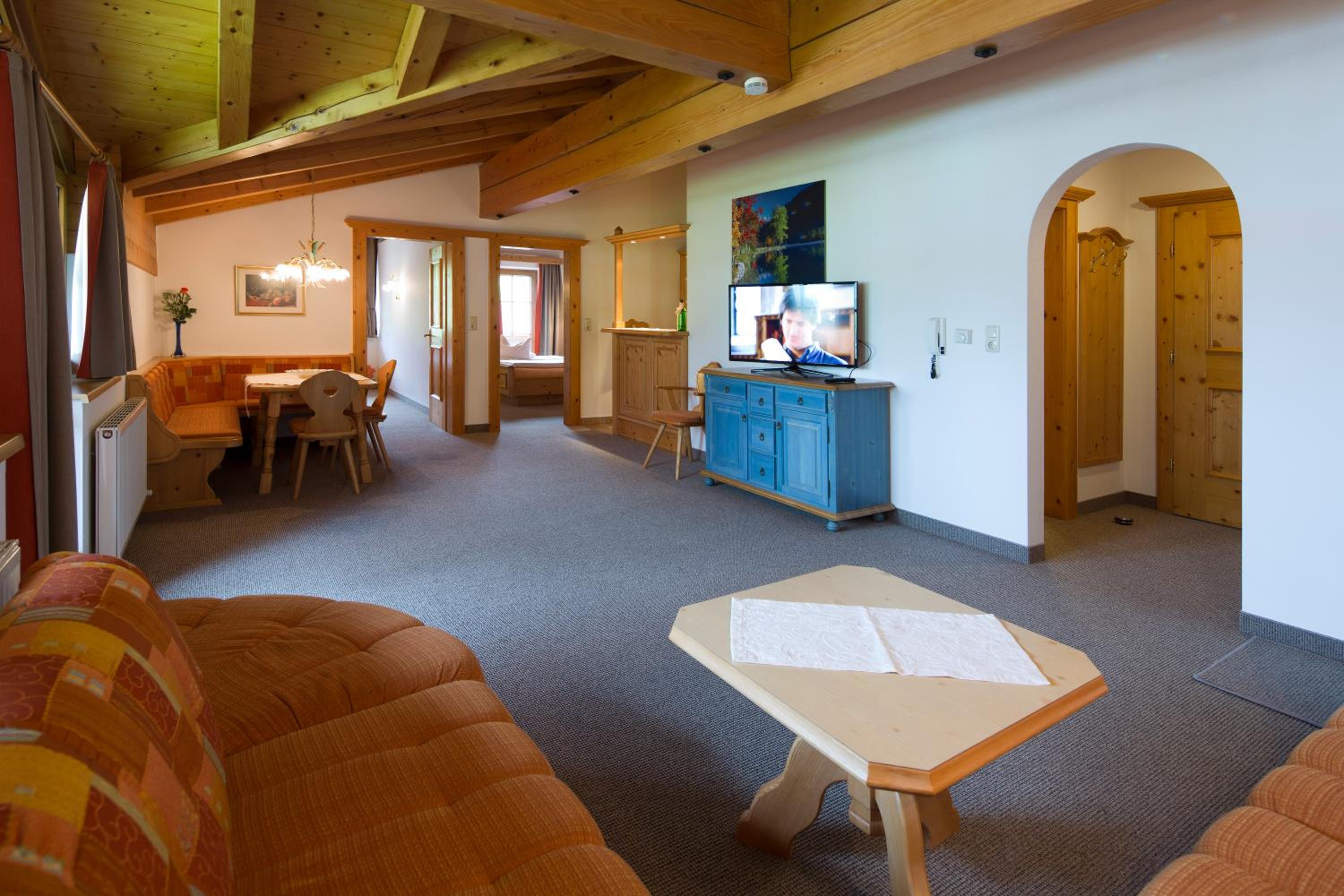 Two-Bedroom Apartment with Mountain View photo 3