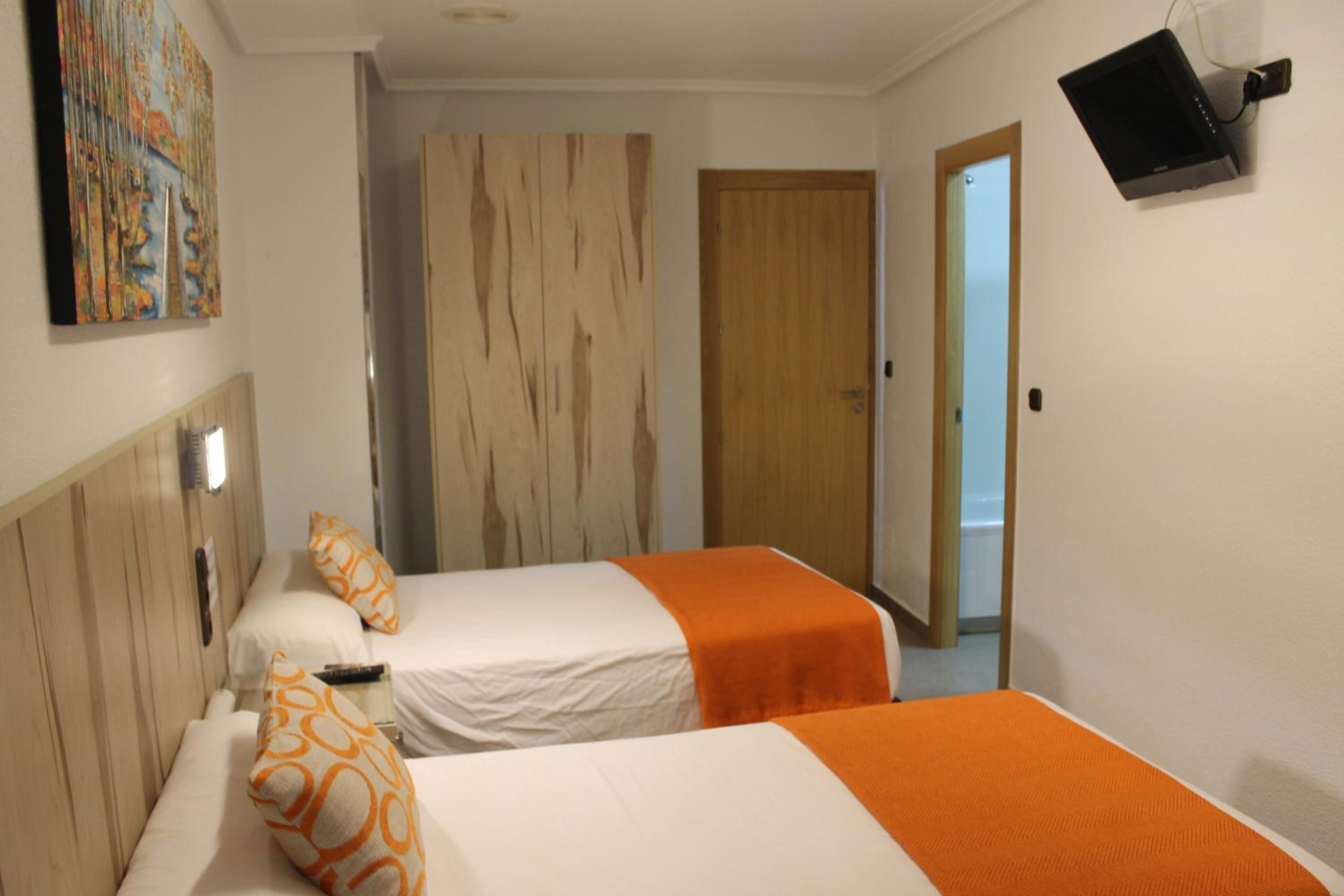 Double or Twin Room - Photo 18