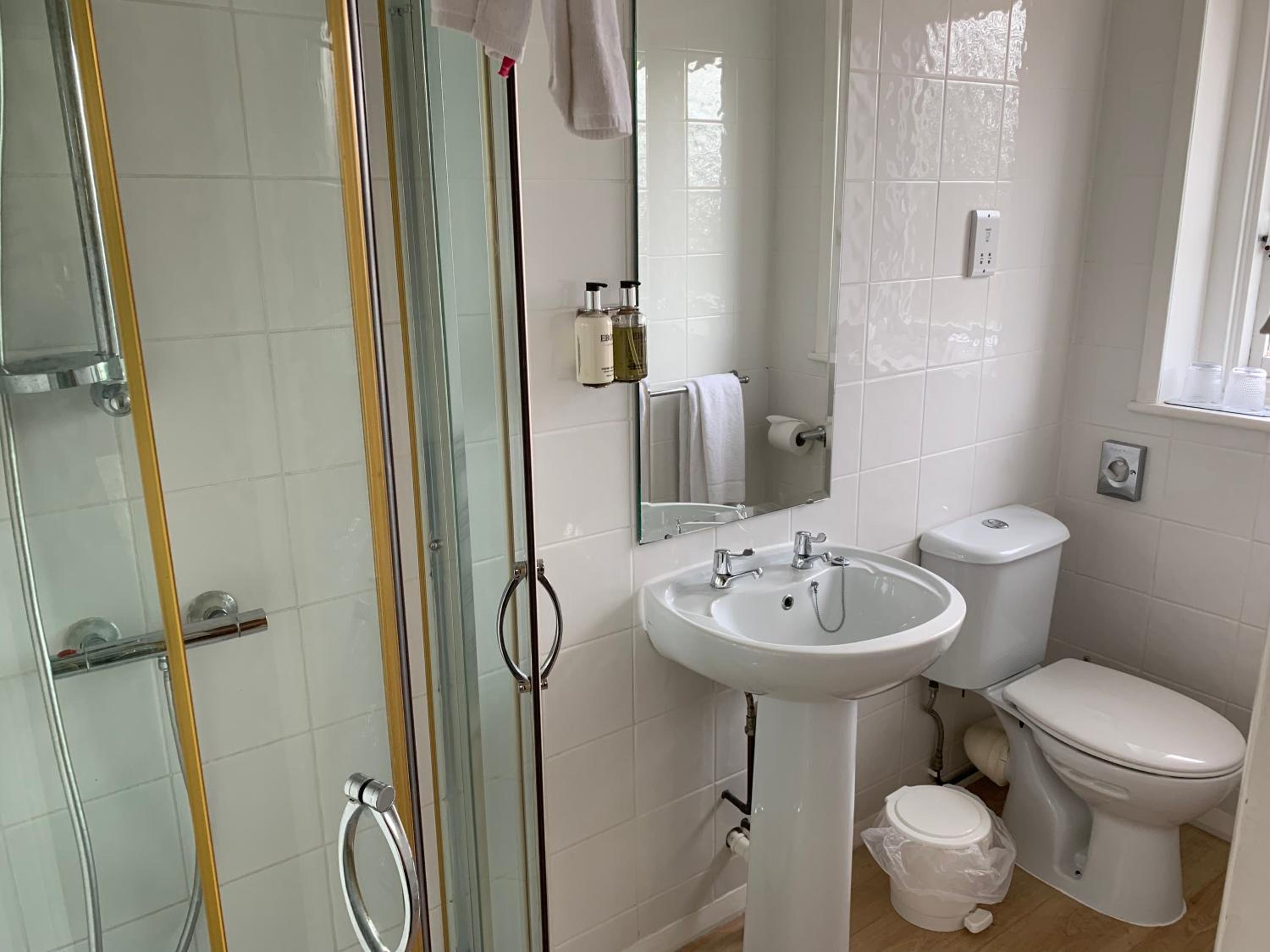 Standard Double Room - Photo 5