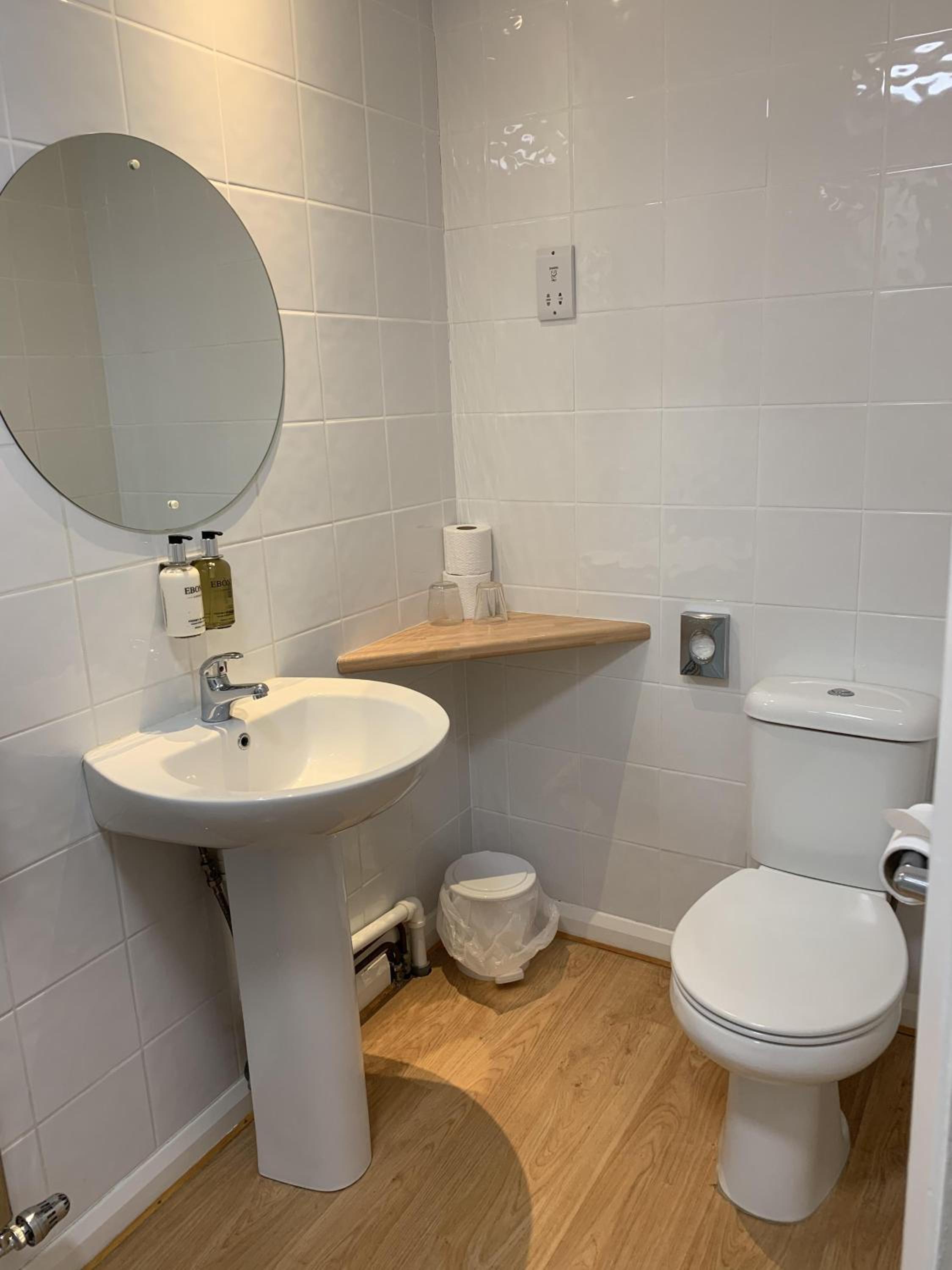Standard Double Room - Photo 10