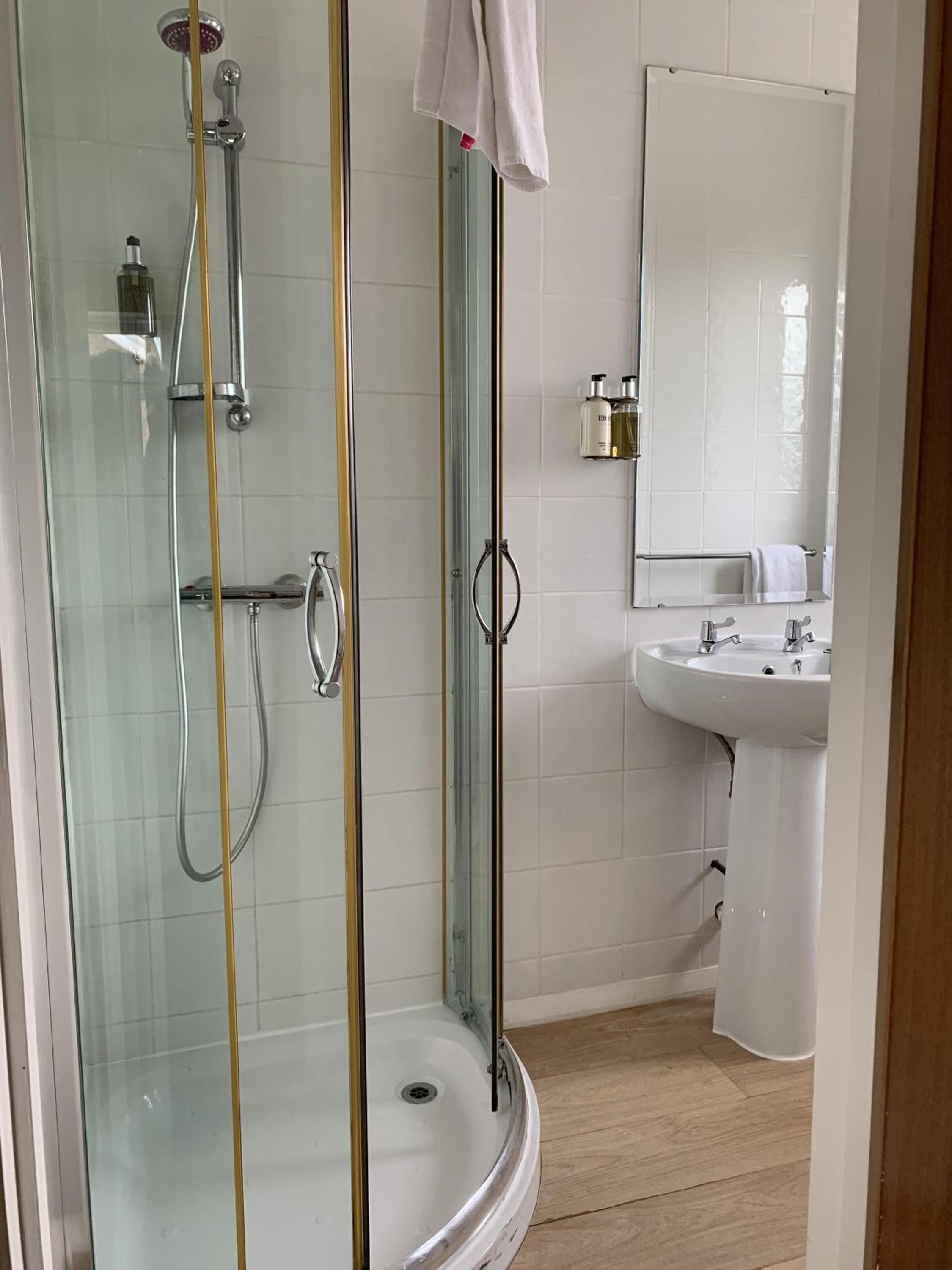 Standard Double Room - Photo 4