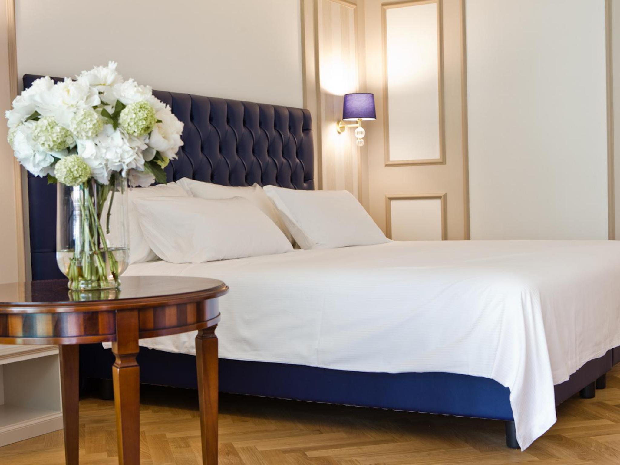 Deluxe Double Room With Lake View And Spa Access