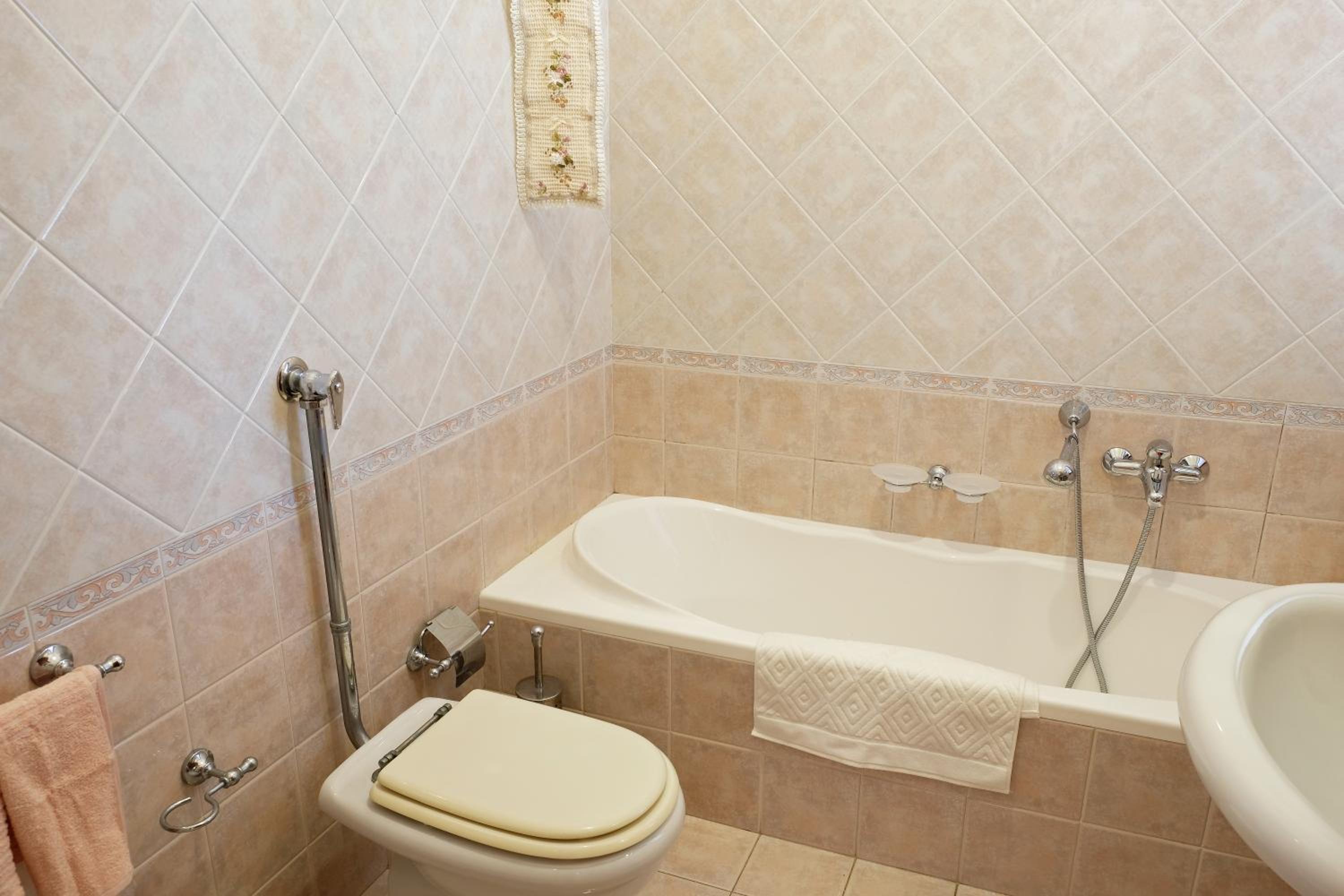 Four-Bedroom Apartment - Photo 19