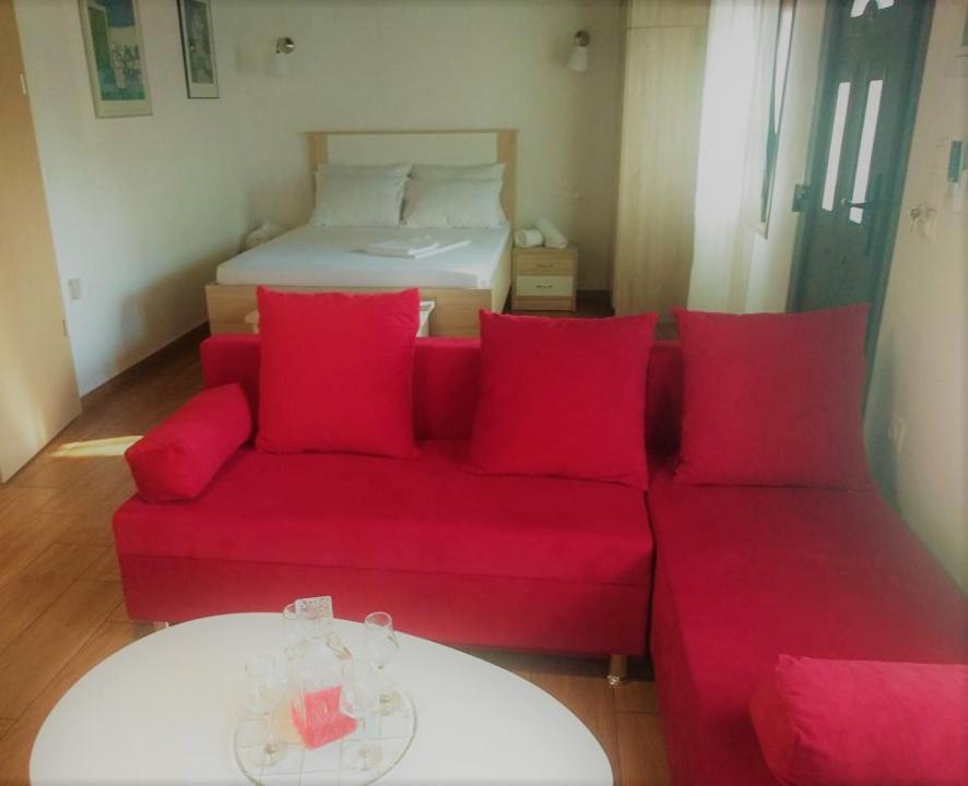 One-Bedroom Apartment - Photo 28