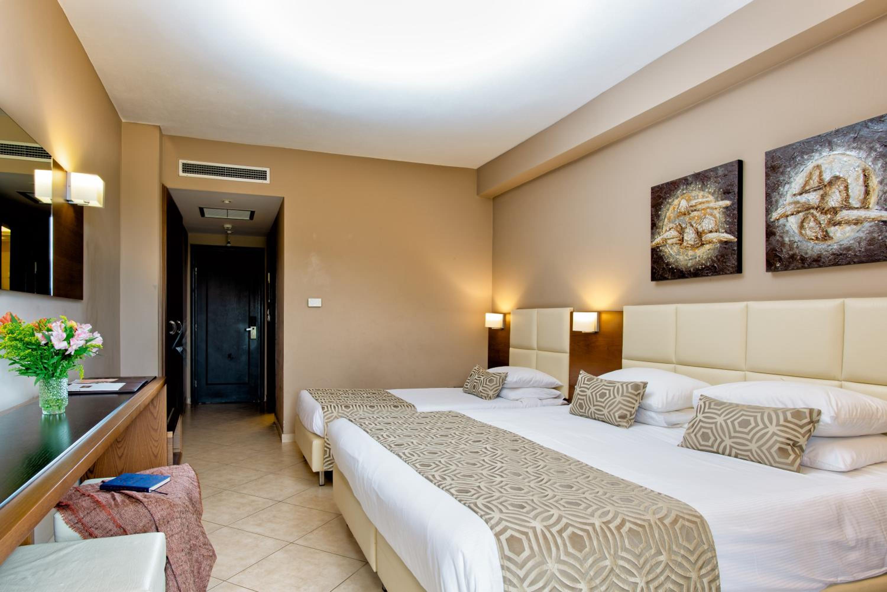 Deluxe Triple Room - Photo 4