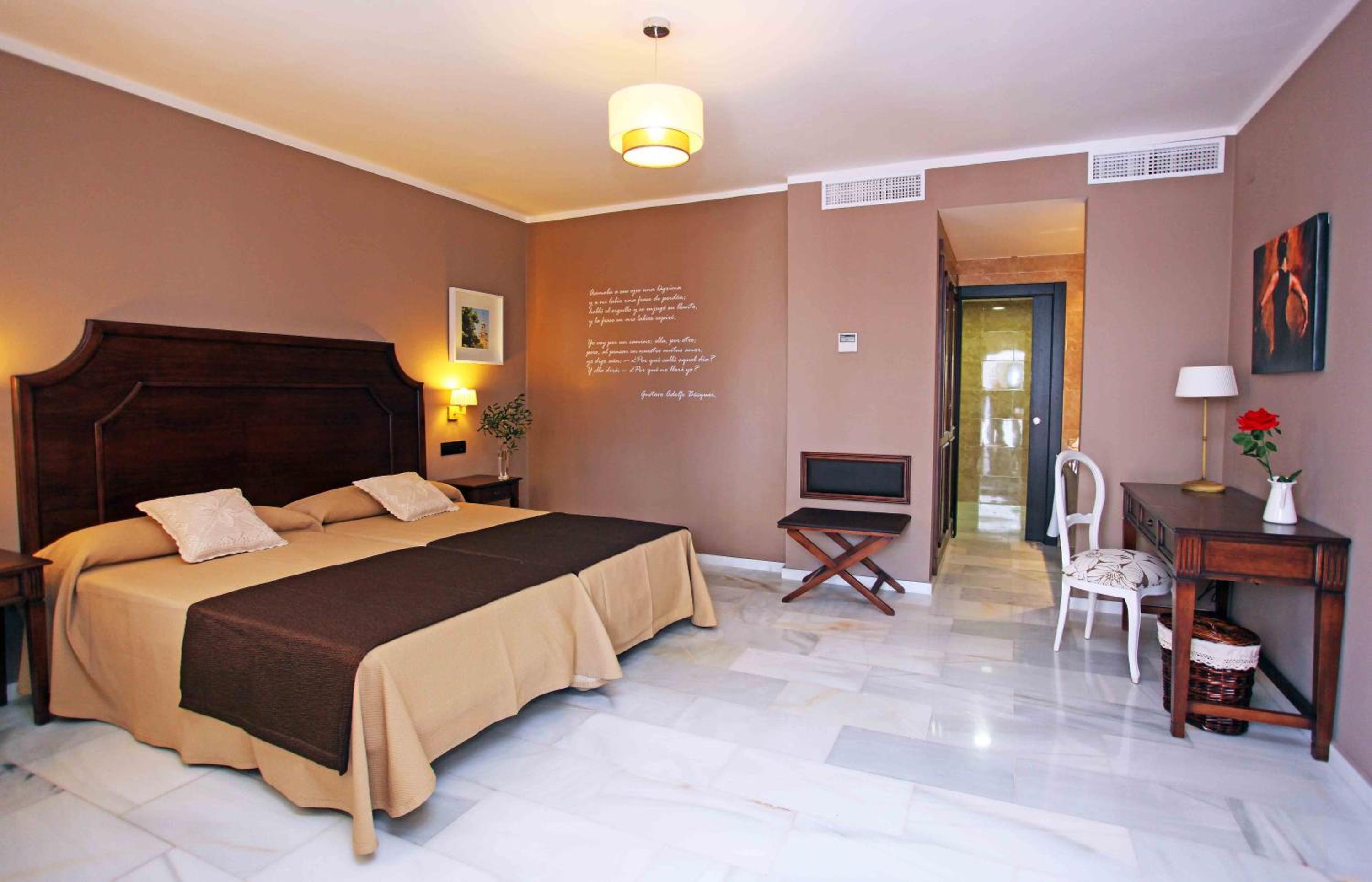 Double or Twin Room with Sea View - Photo 11