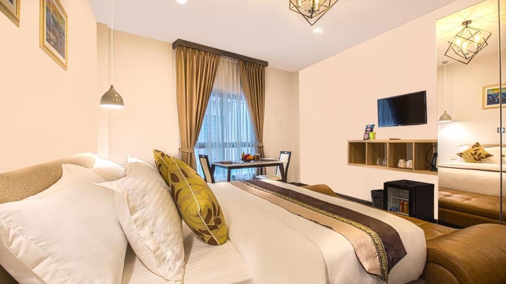 Deluxe King Room photo 2