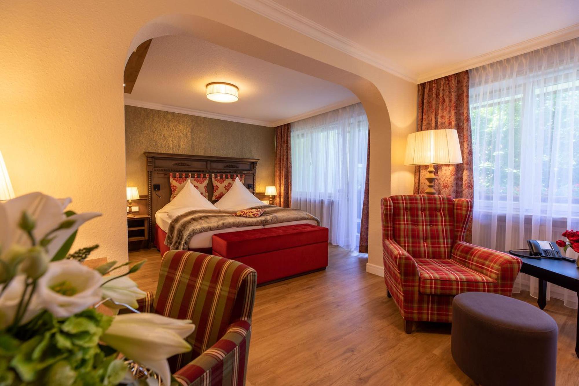 Deluxe Double Room with Balcony - Photo 5