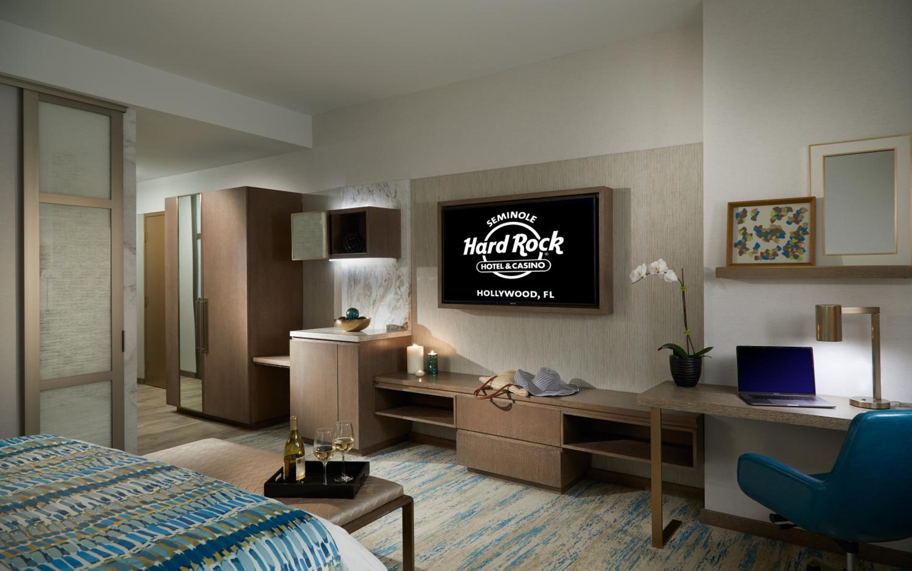 Deluxe King Room - Photo 5