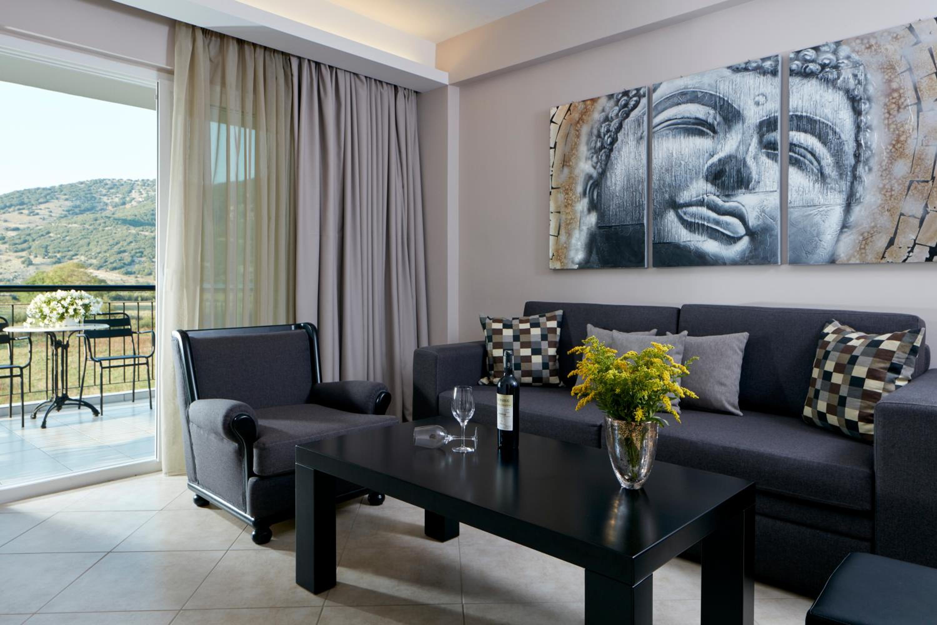 Suite - Photo 3