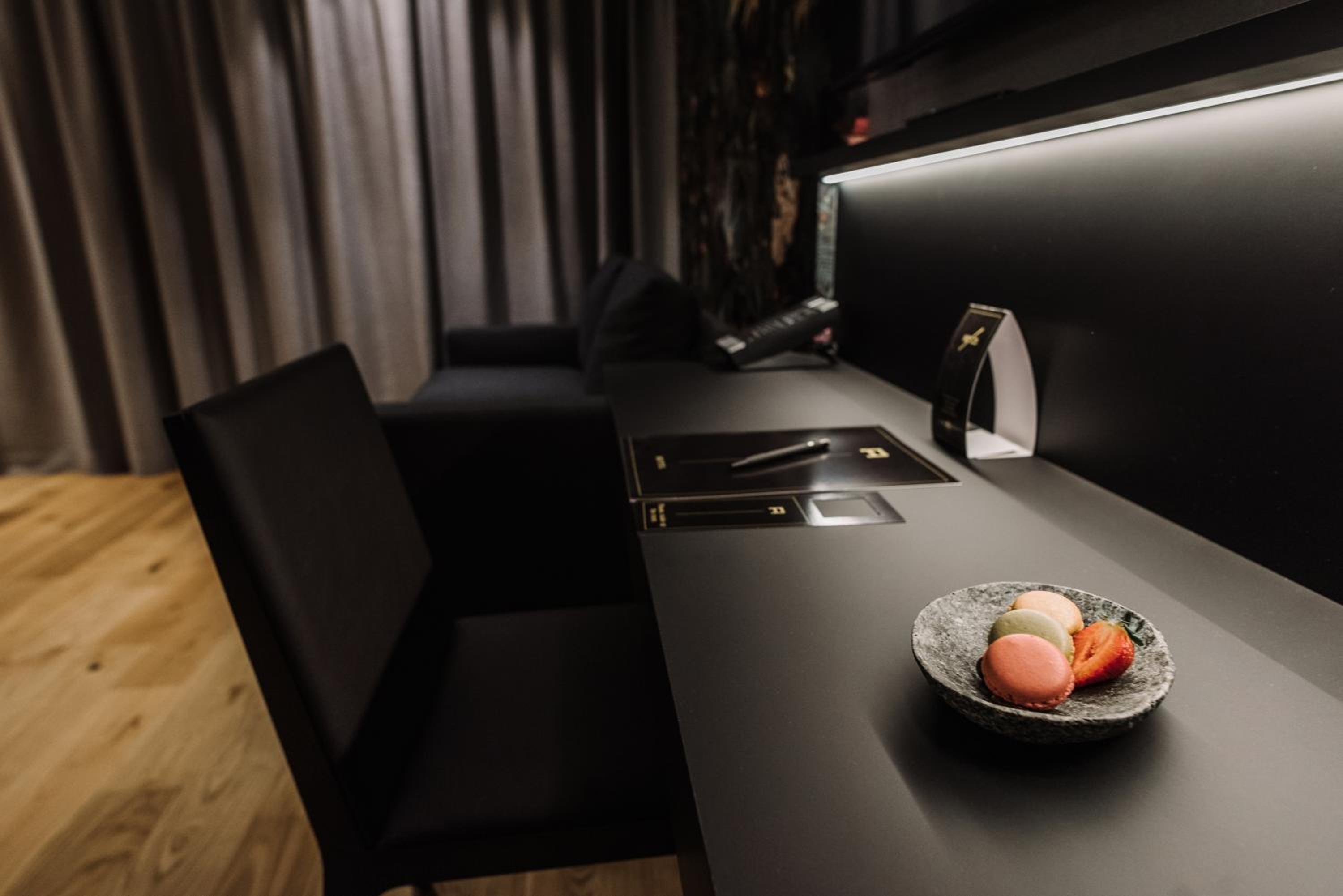 Deluxe Double Room with Parking - Photo 8