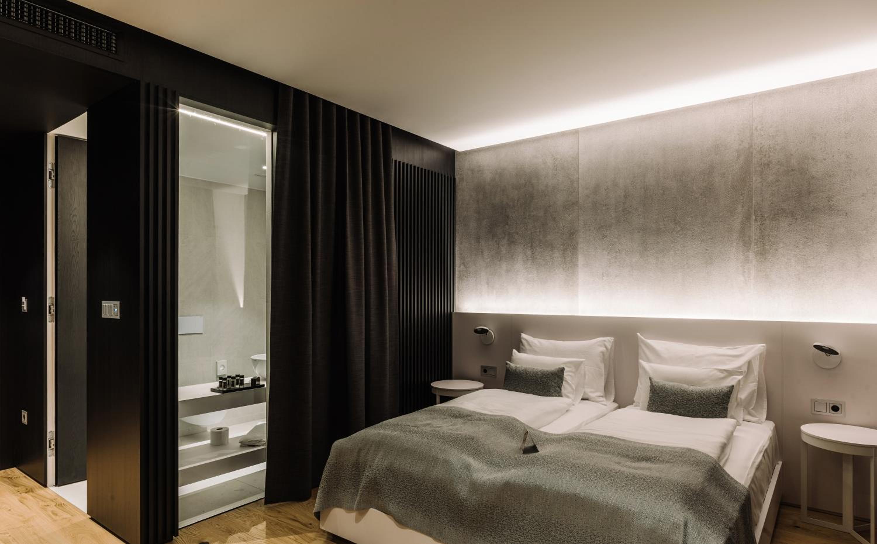 Superior Twin Room with Parking - Photo 3