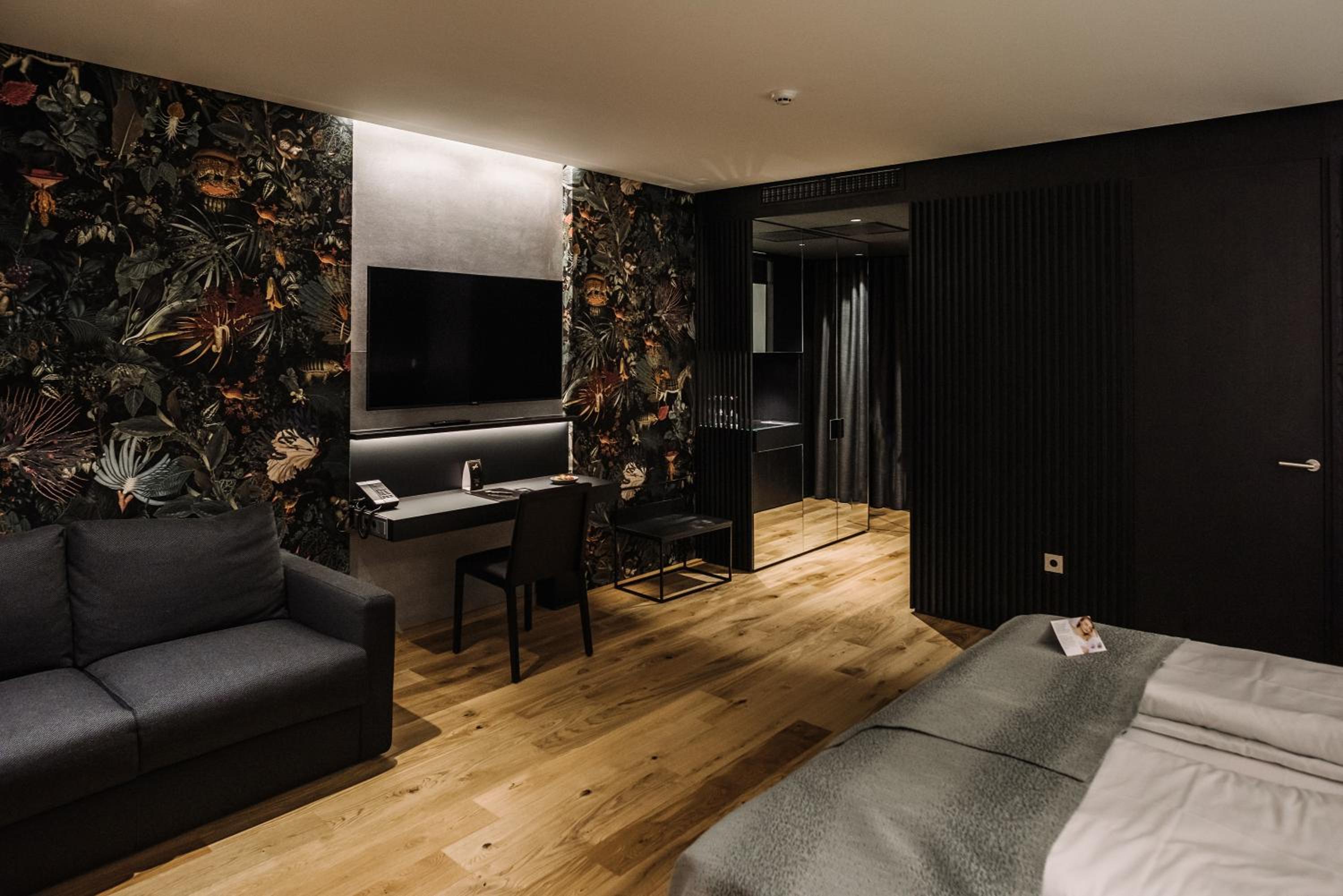 Suite Lux with Parking - Photo 1