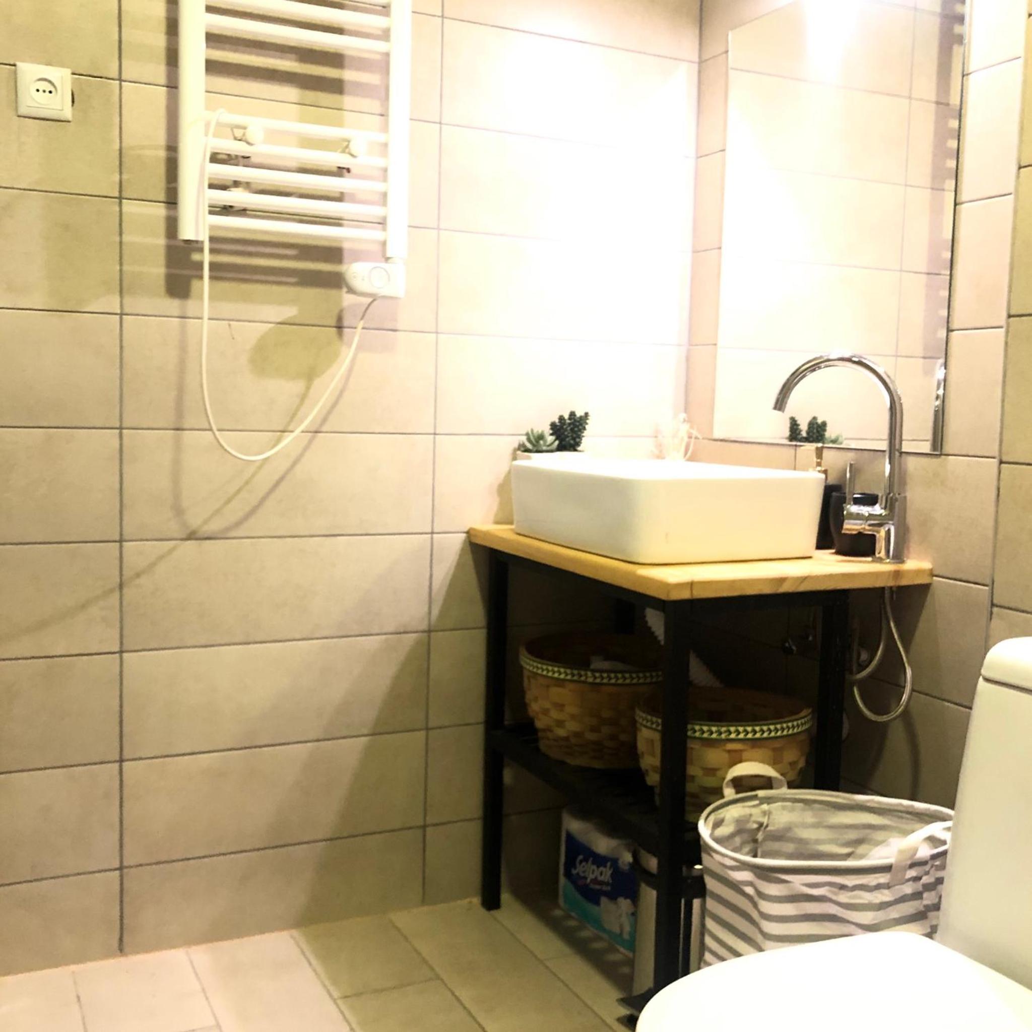 Studio Apartment - Photo 35