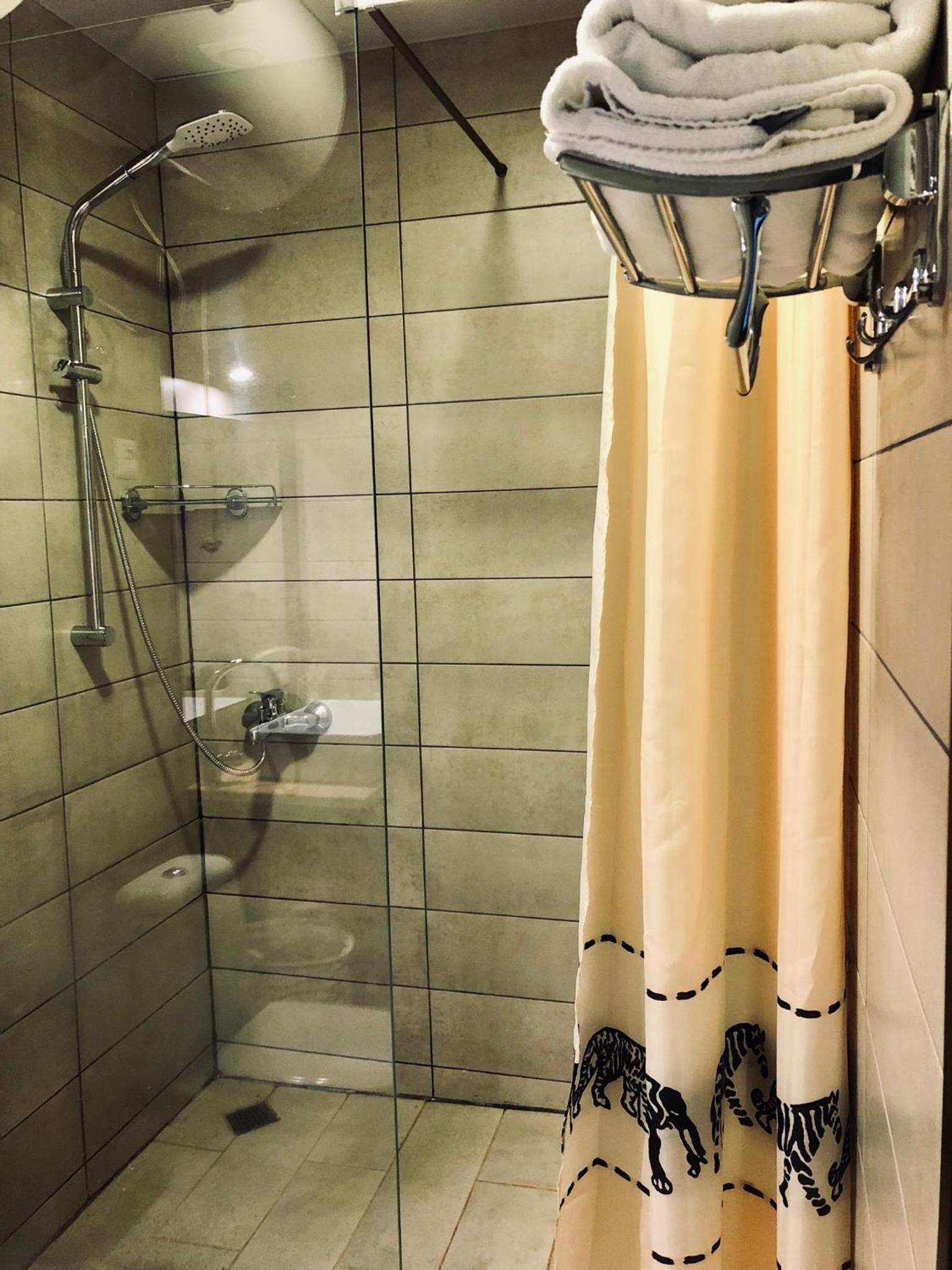 Studio Apartment - Photo 34