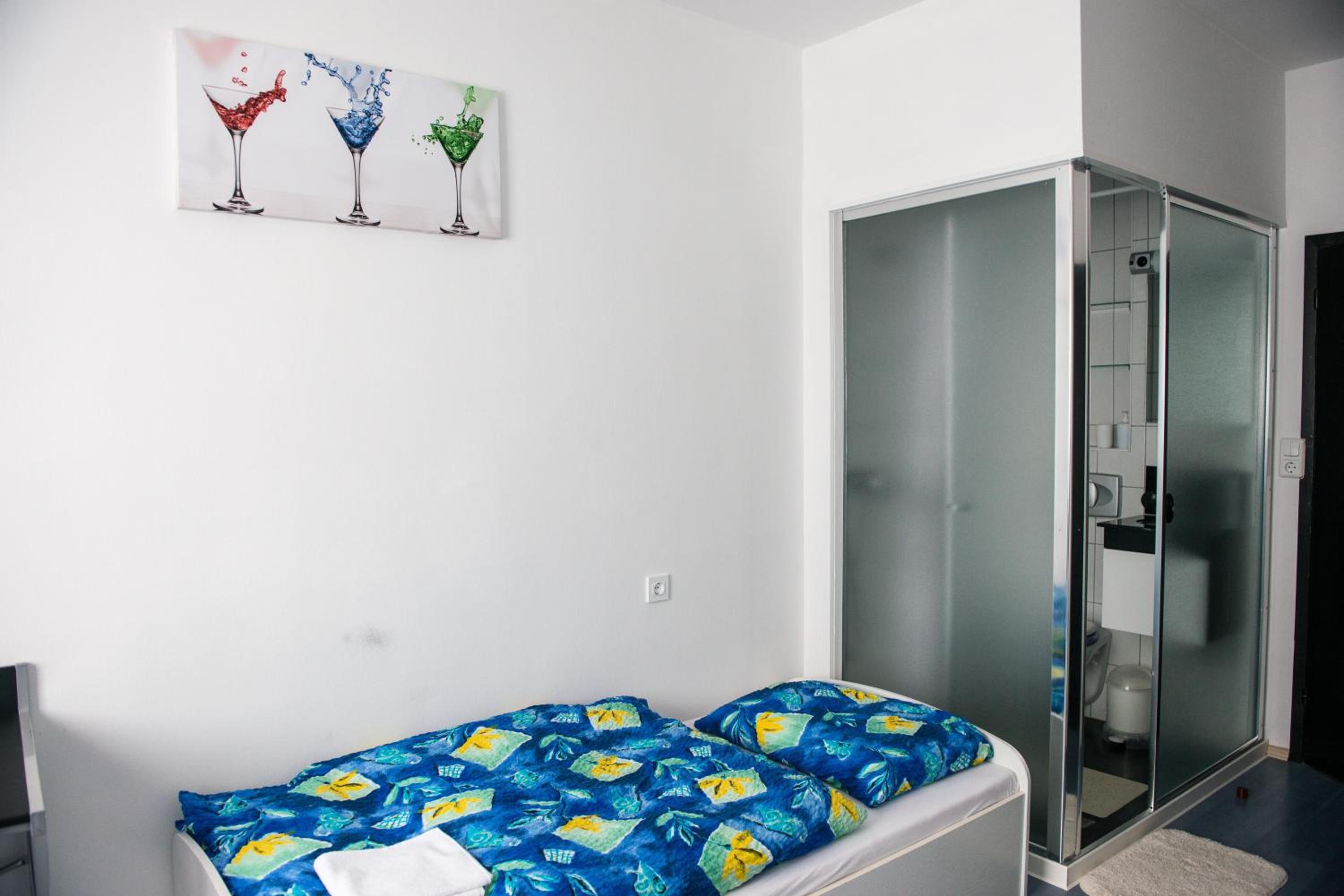 Twin Room with Private Bathroom photo 2