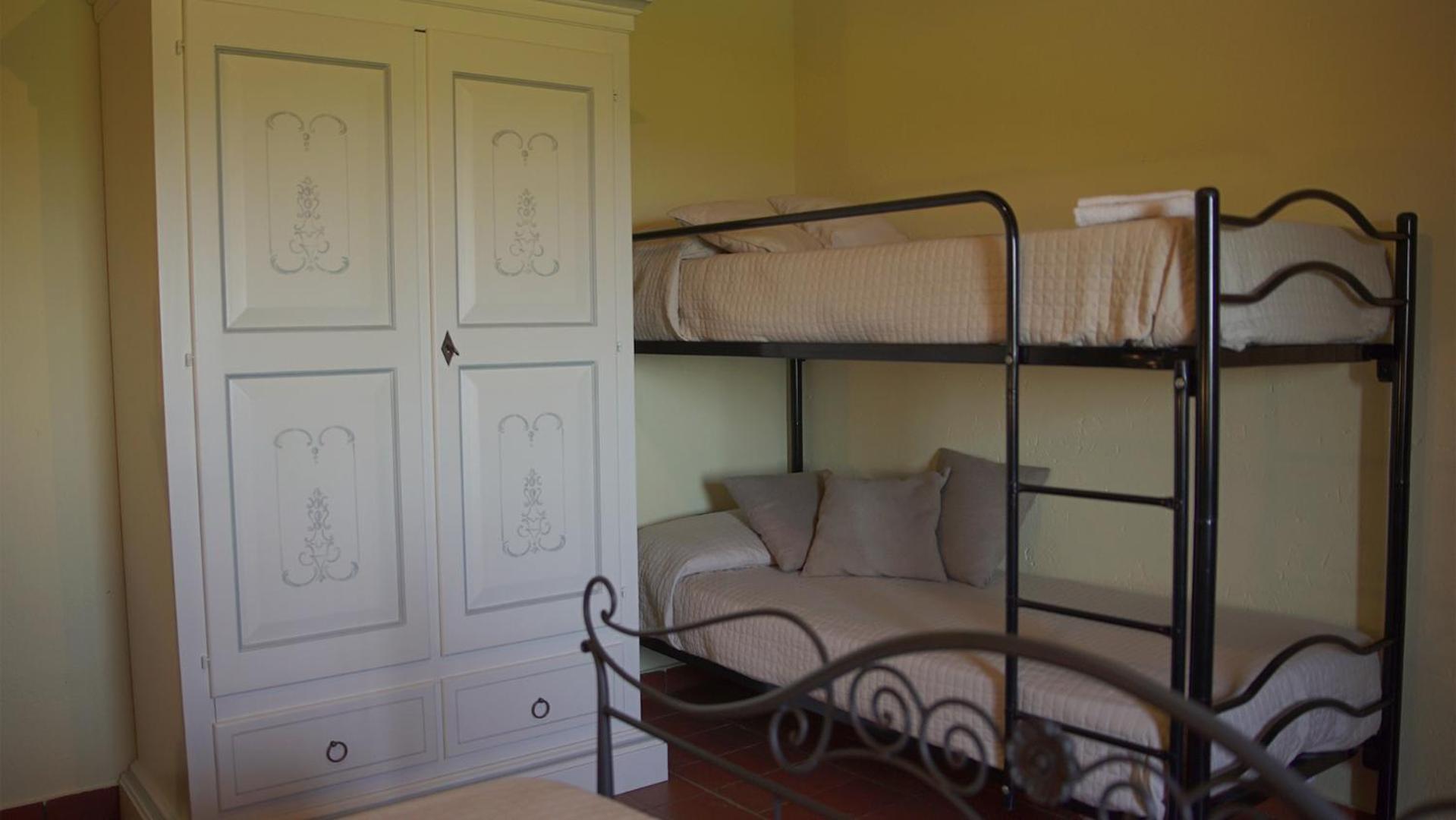 Quadruple Room with Shower - Photo 1