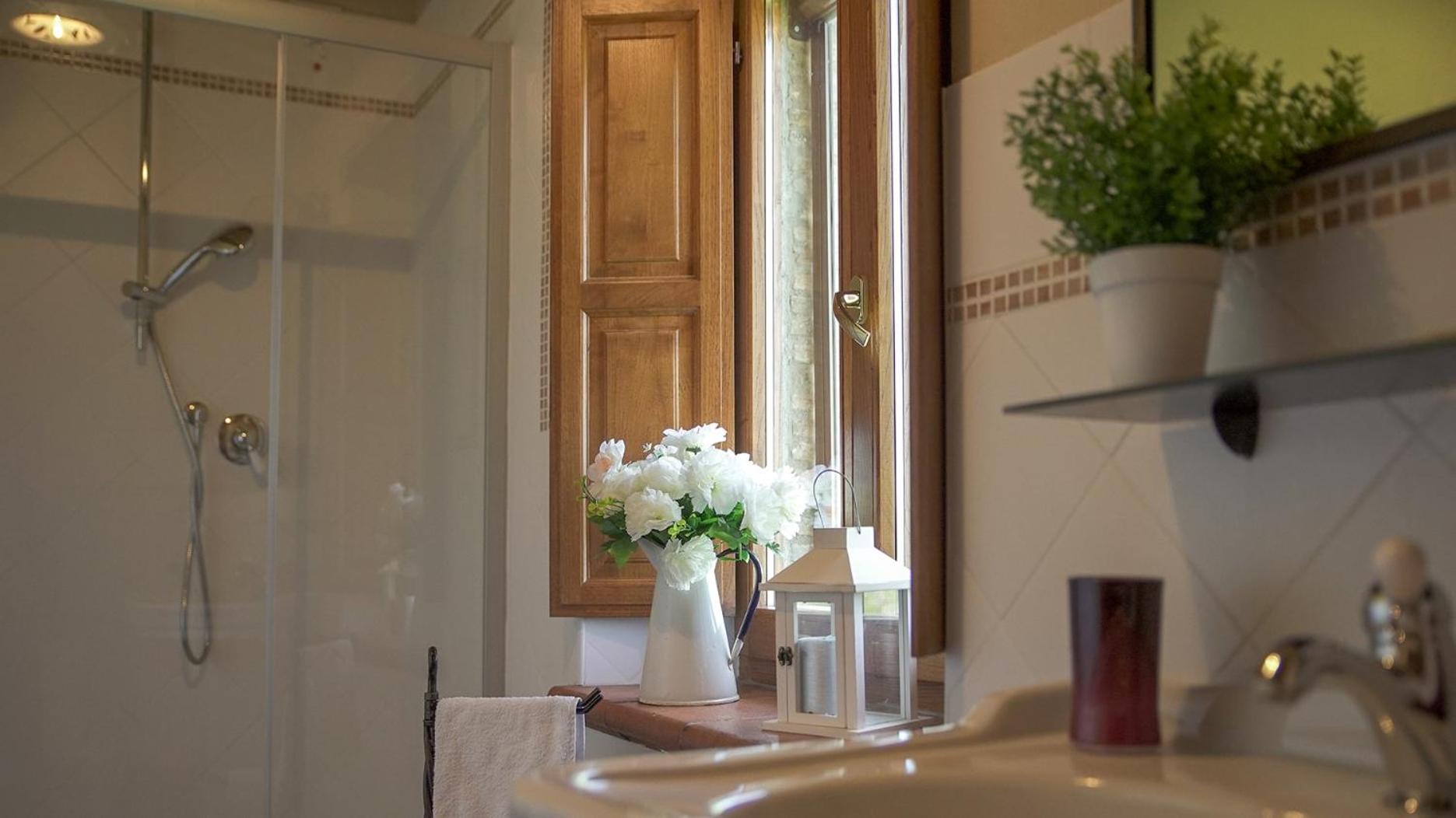 Quadruple Room with Shower - Photo 2