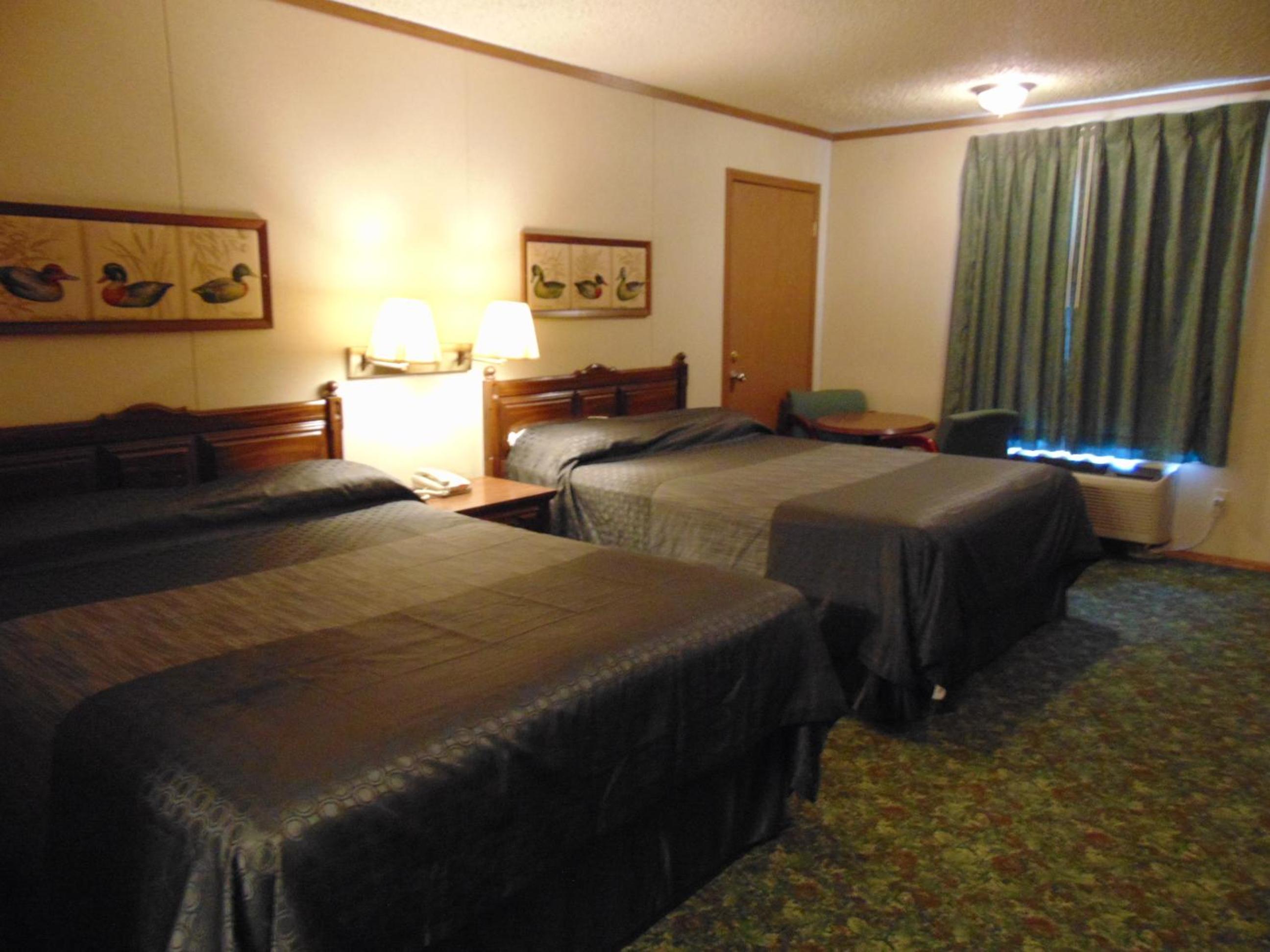 Queen Room with Two Queen Beds photo 1