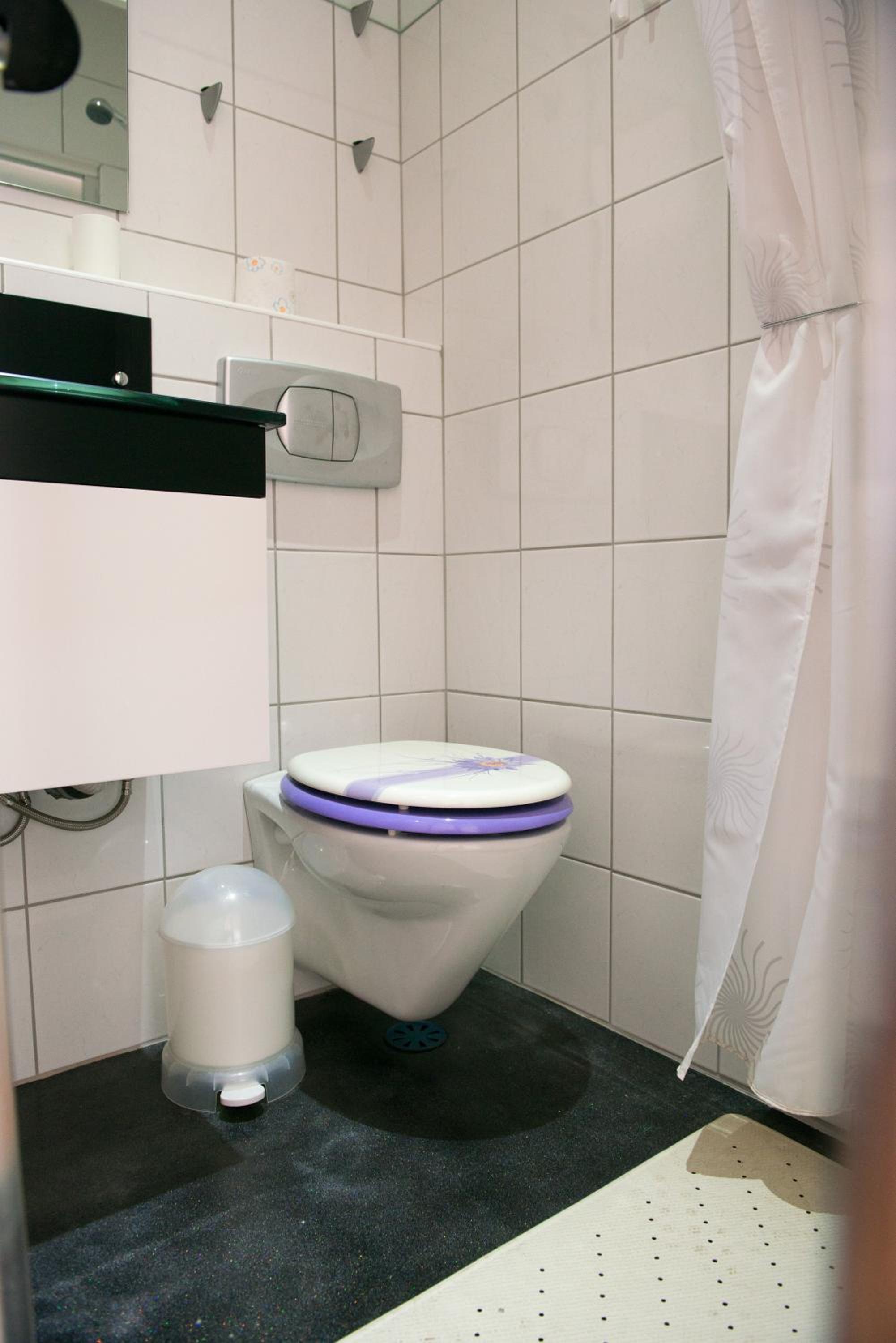 Single Room with Private Bathroom photo 3