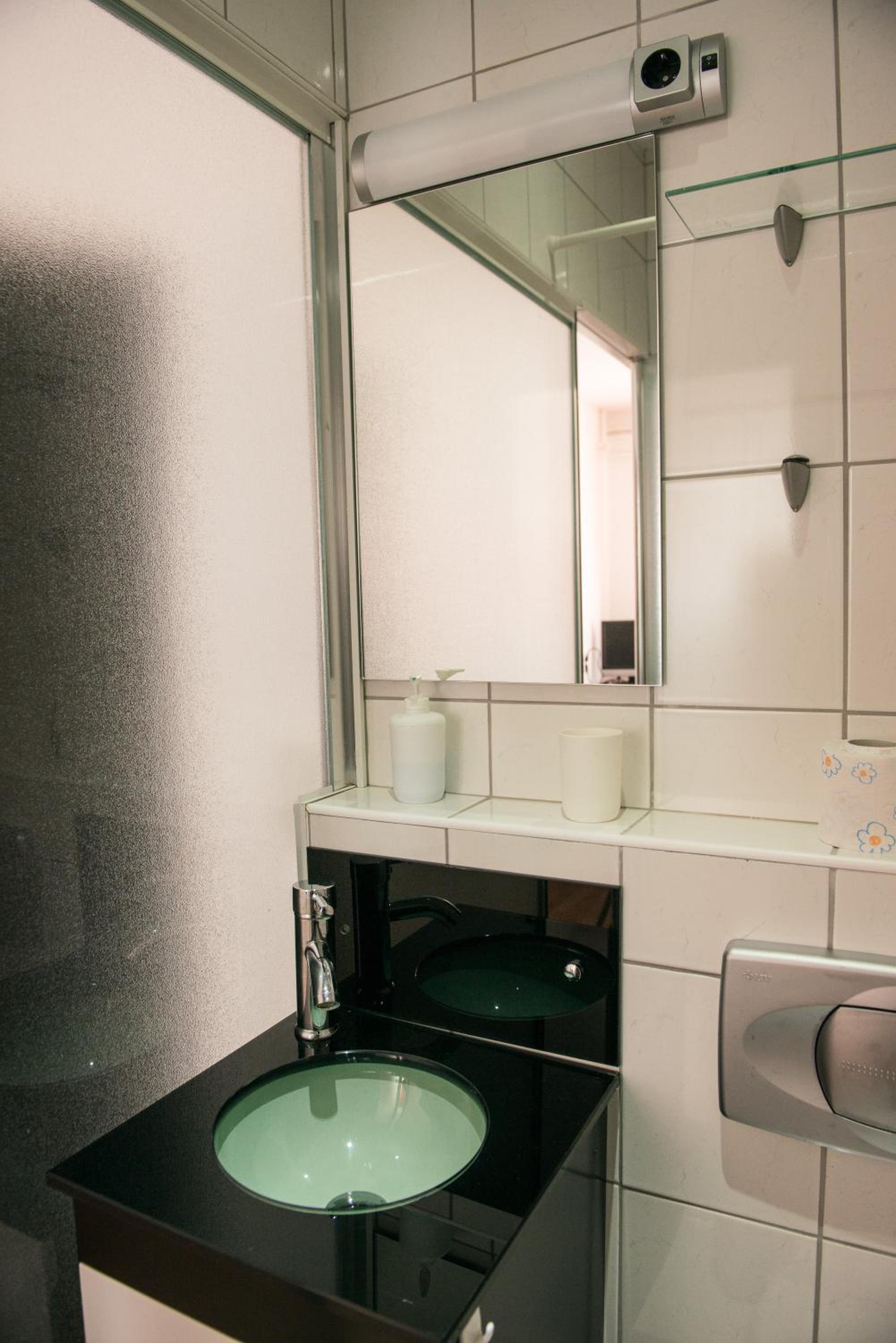 Single Room with Private Bathroom photo 2