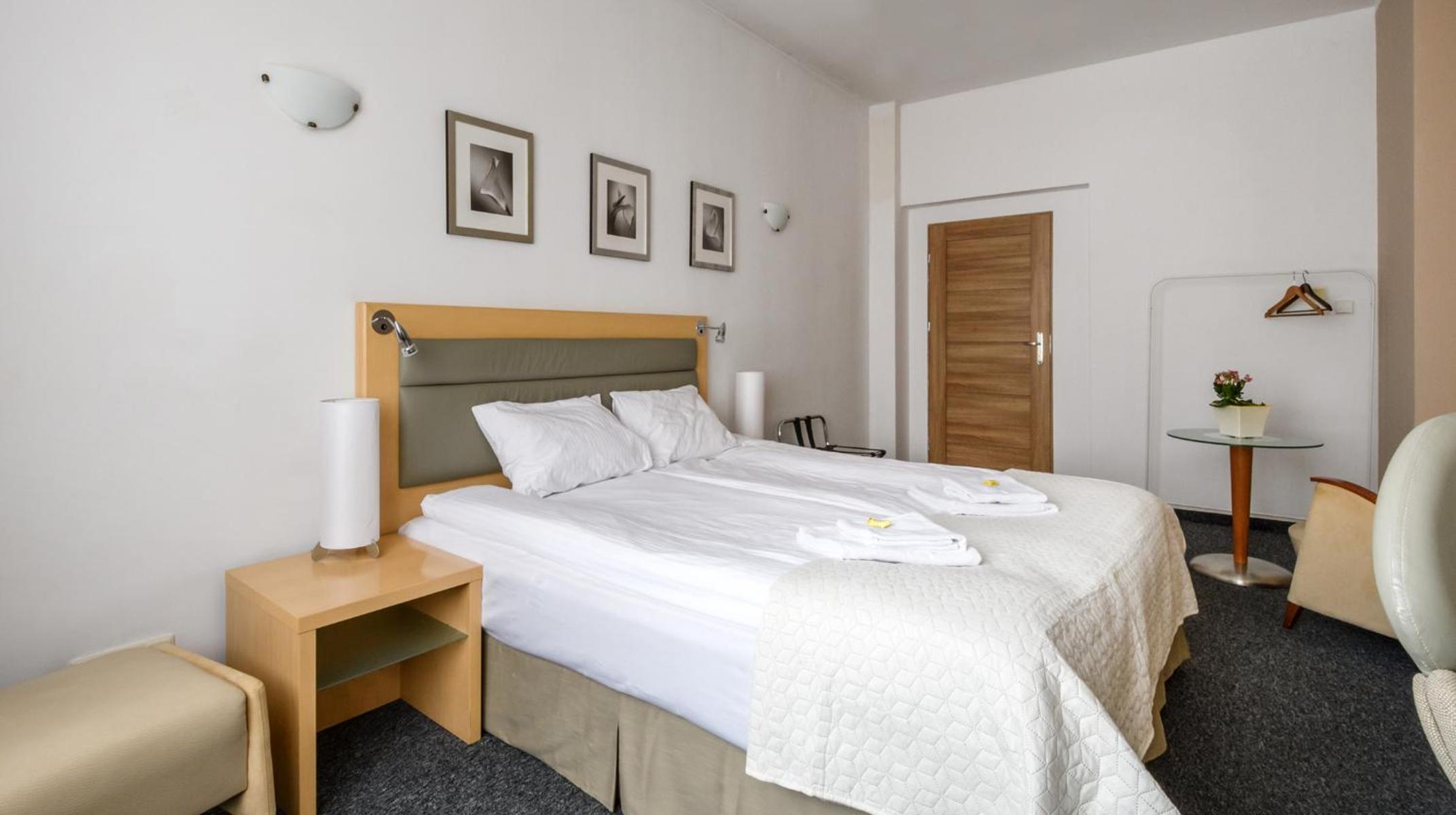 Basic Triple Room with Shared Bathroom