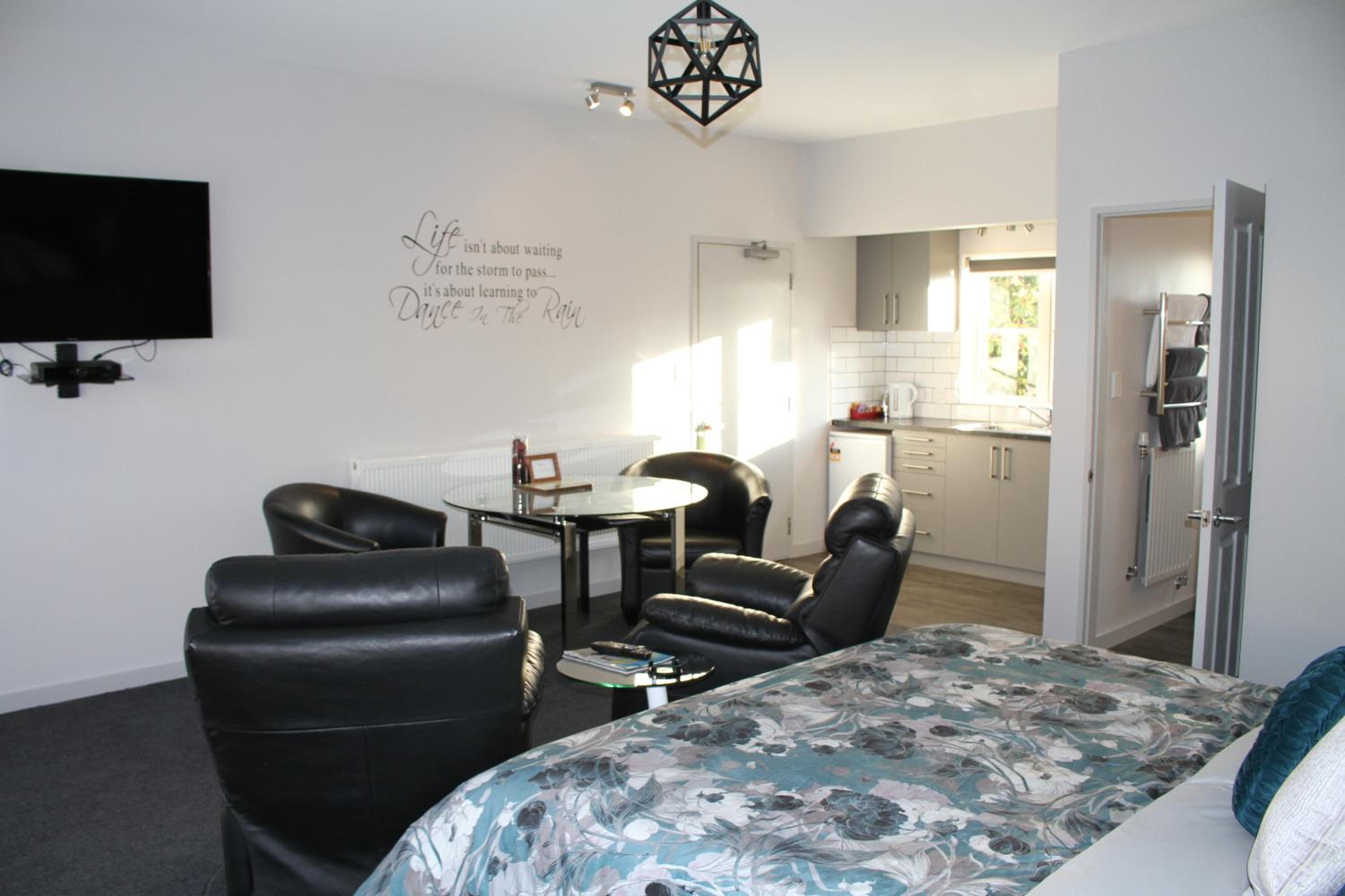 Studio with Spa Bath