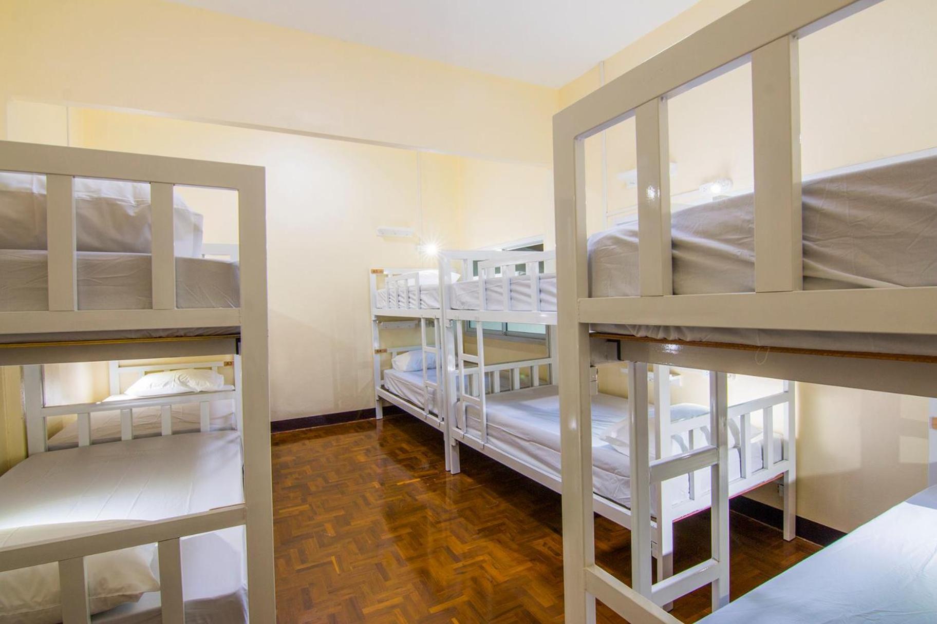 Habitación compartida mixta de 8 camas