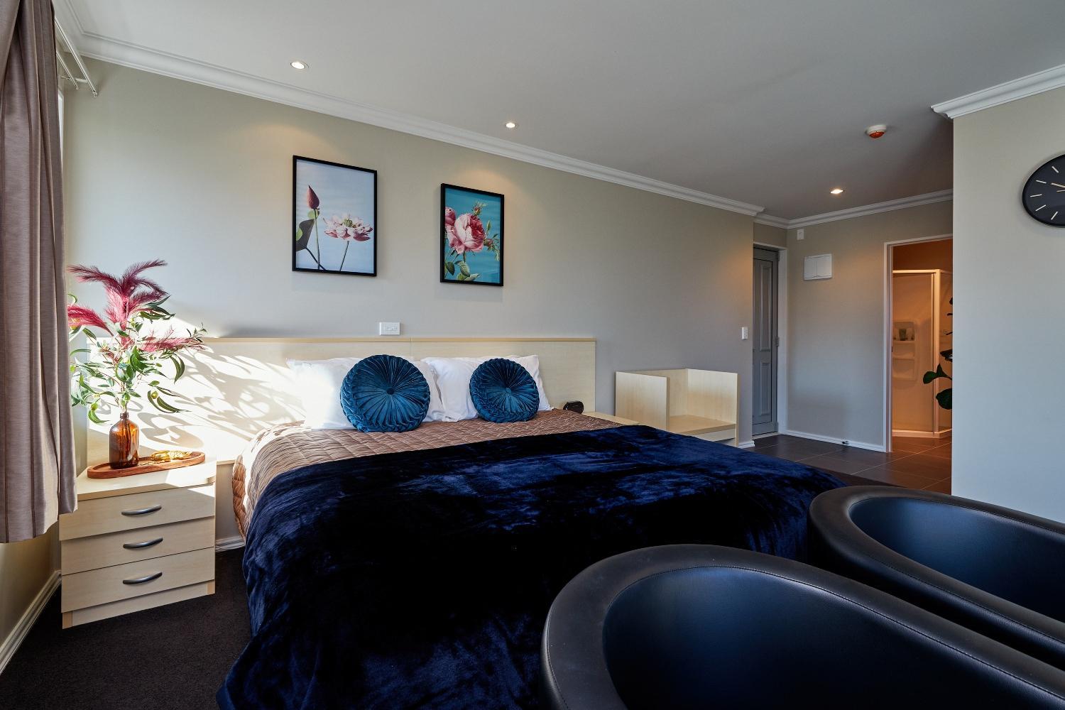 One-Bedroom Suite - Photo 10