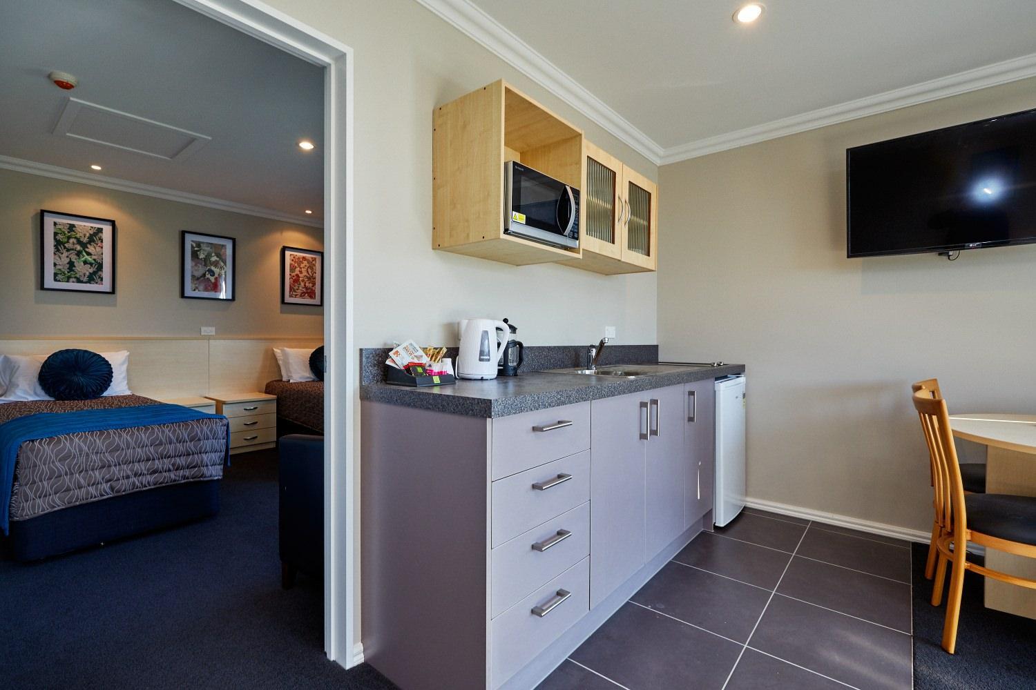 One-Bedroom Suite - Photo 6