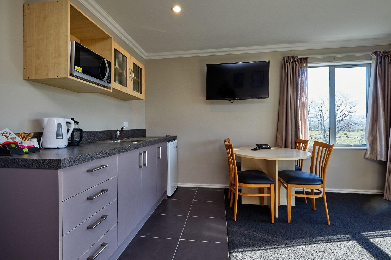 One-Bedroom Suite - Photo 2