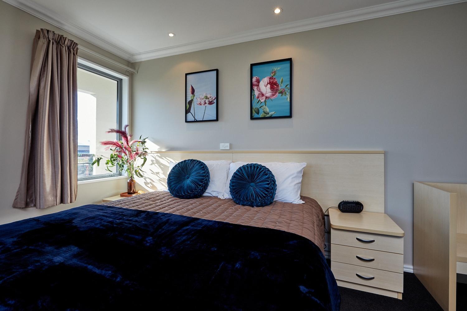 One-Bedroom Suite - Photo 9