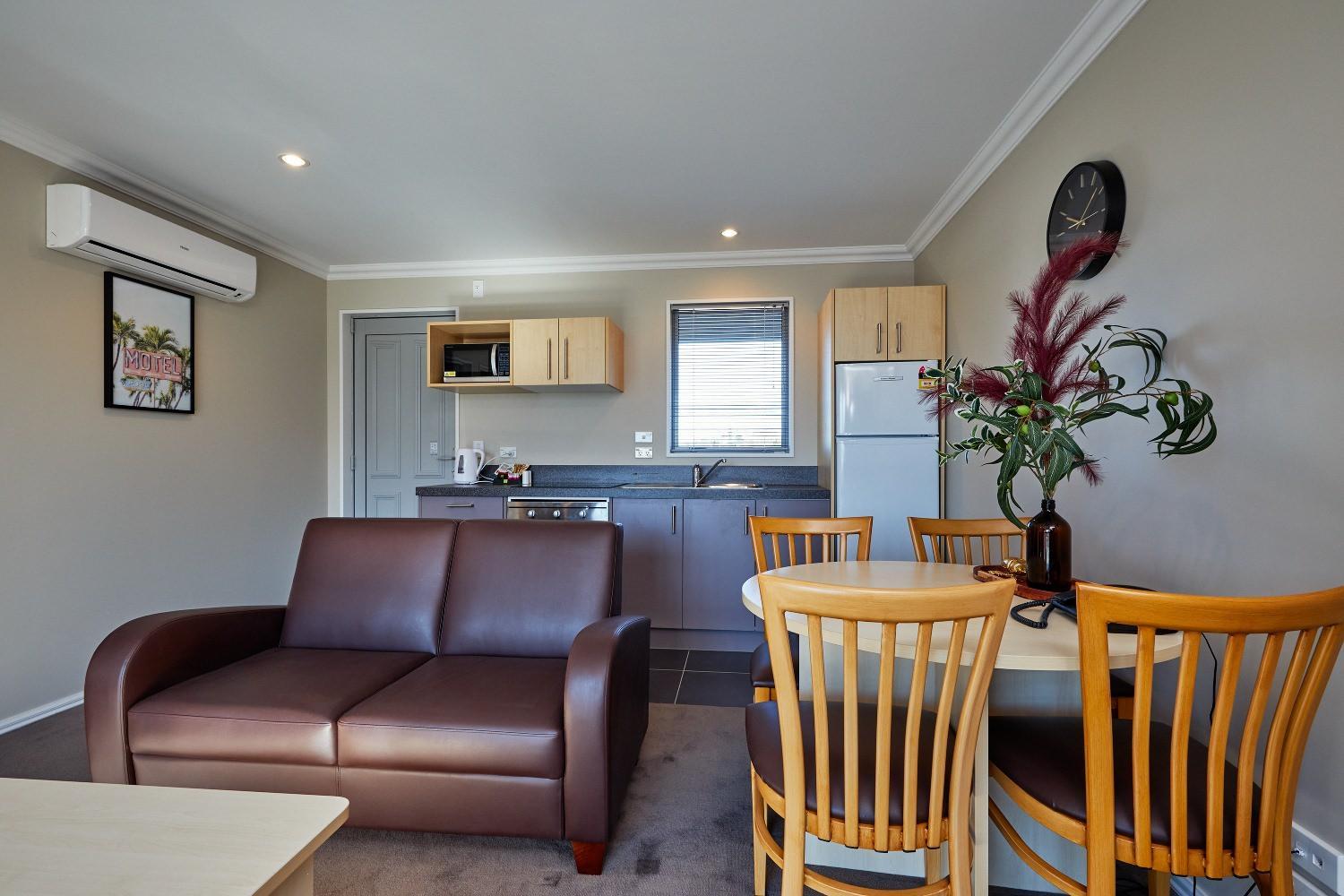 Two-Bedroom Suite - Photo 4