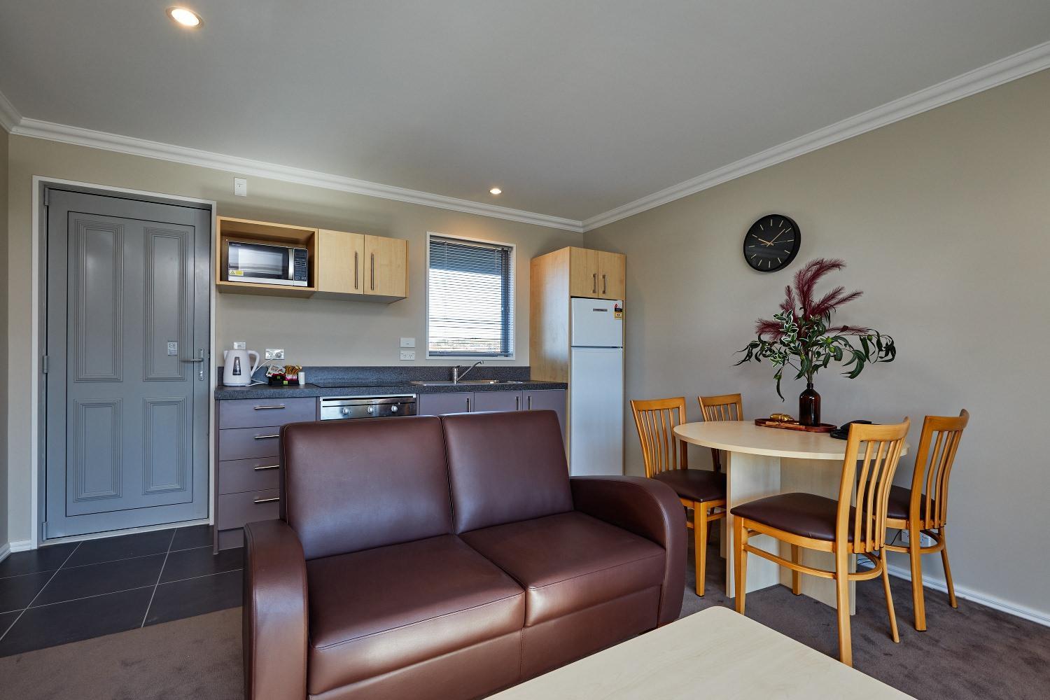 Two-Bedroom Suite - Photo 7
