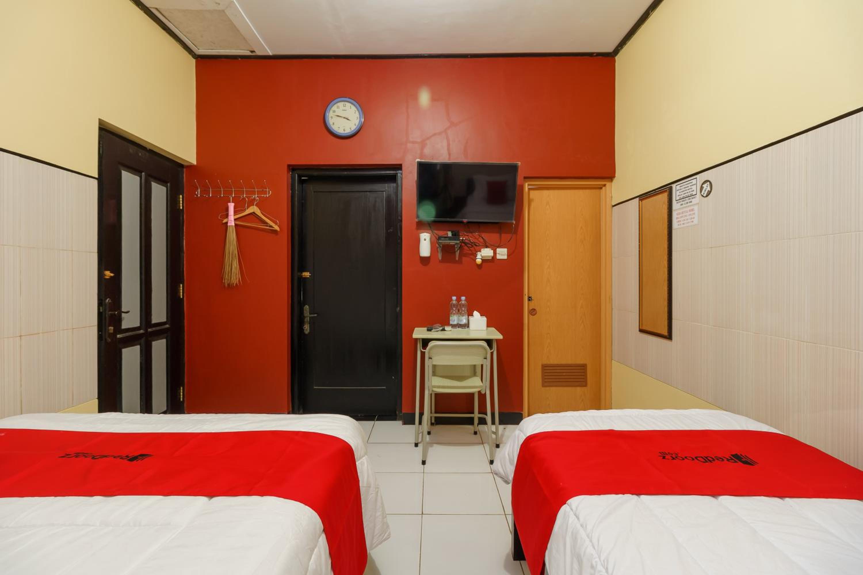 Twin Room - Photo 1