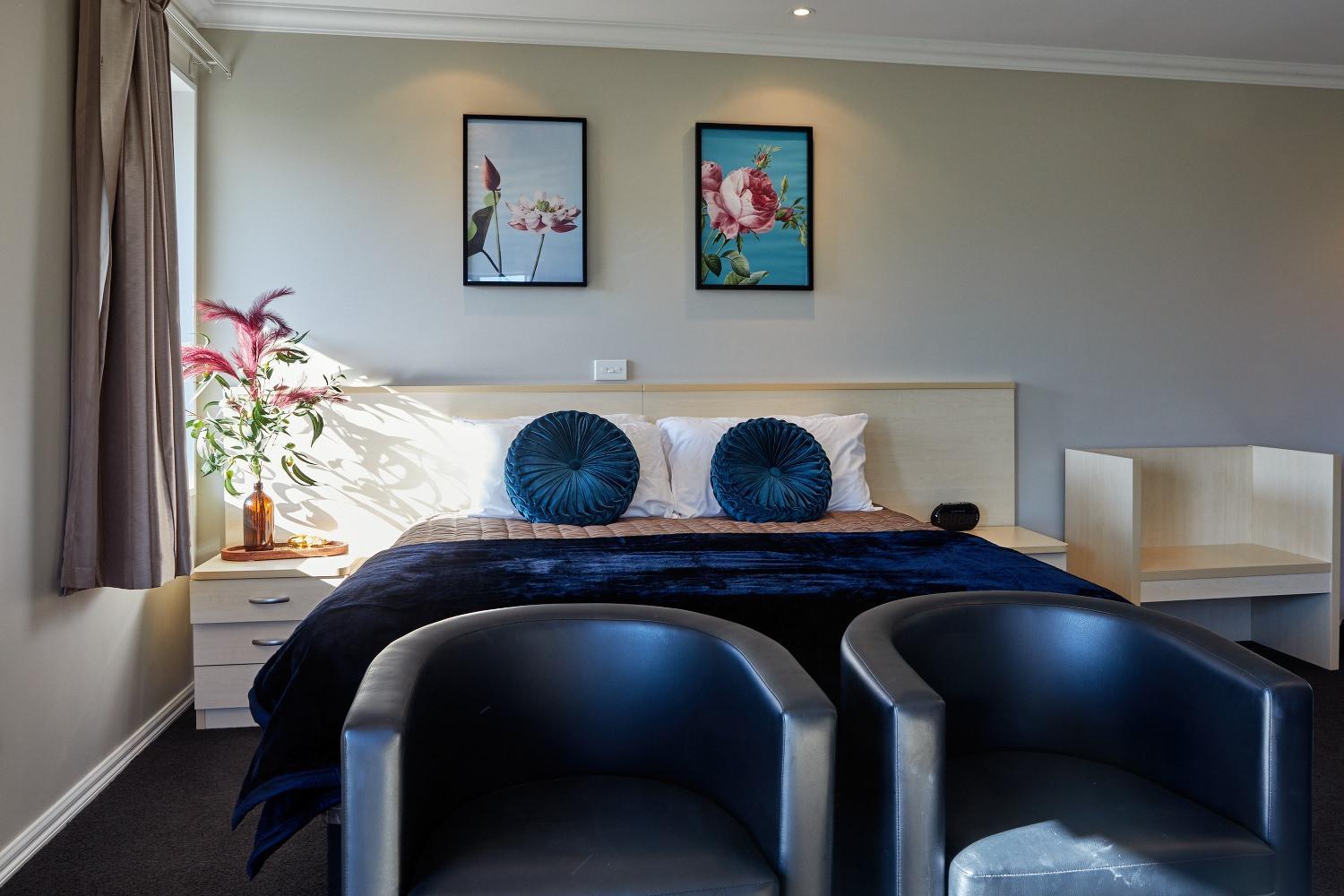 One-Bedroom Suite with Spa Bath - Photo 2
