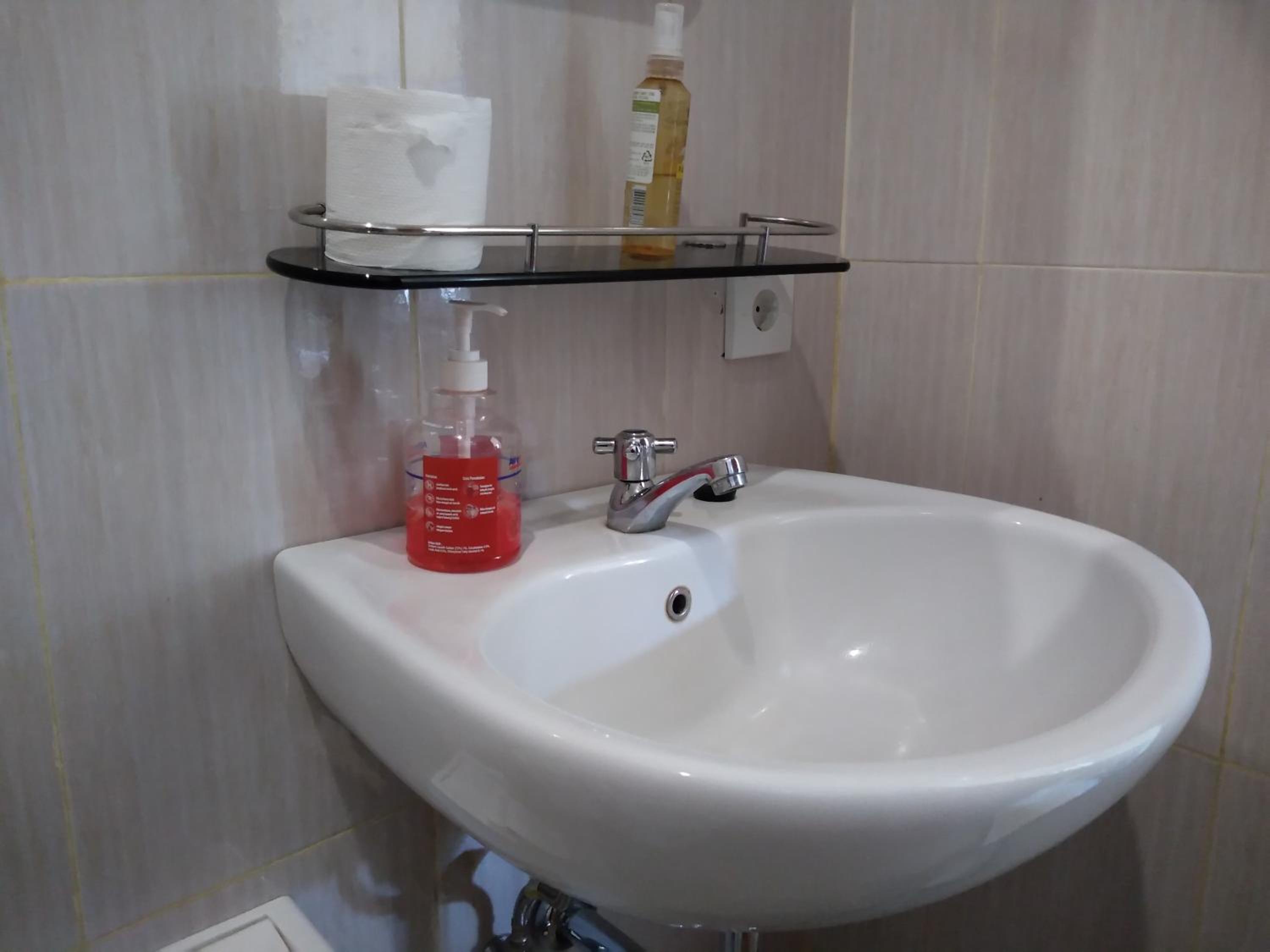 Twin Room - Photo 5