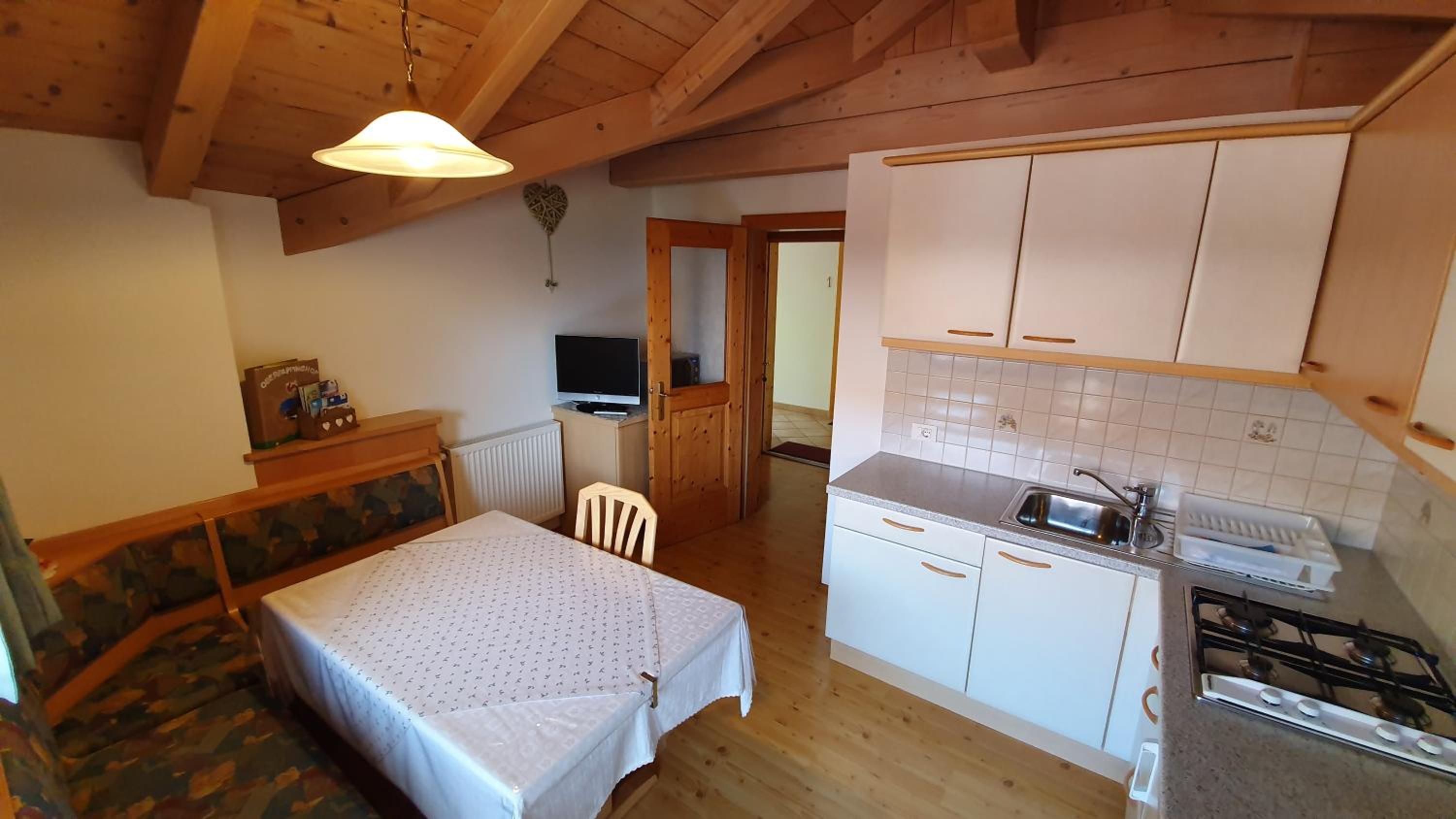 Apartment with Mountain View photo 3
