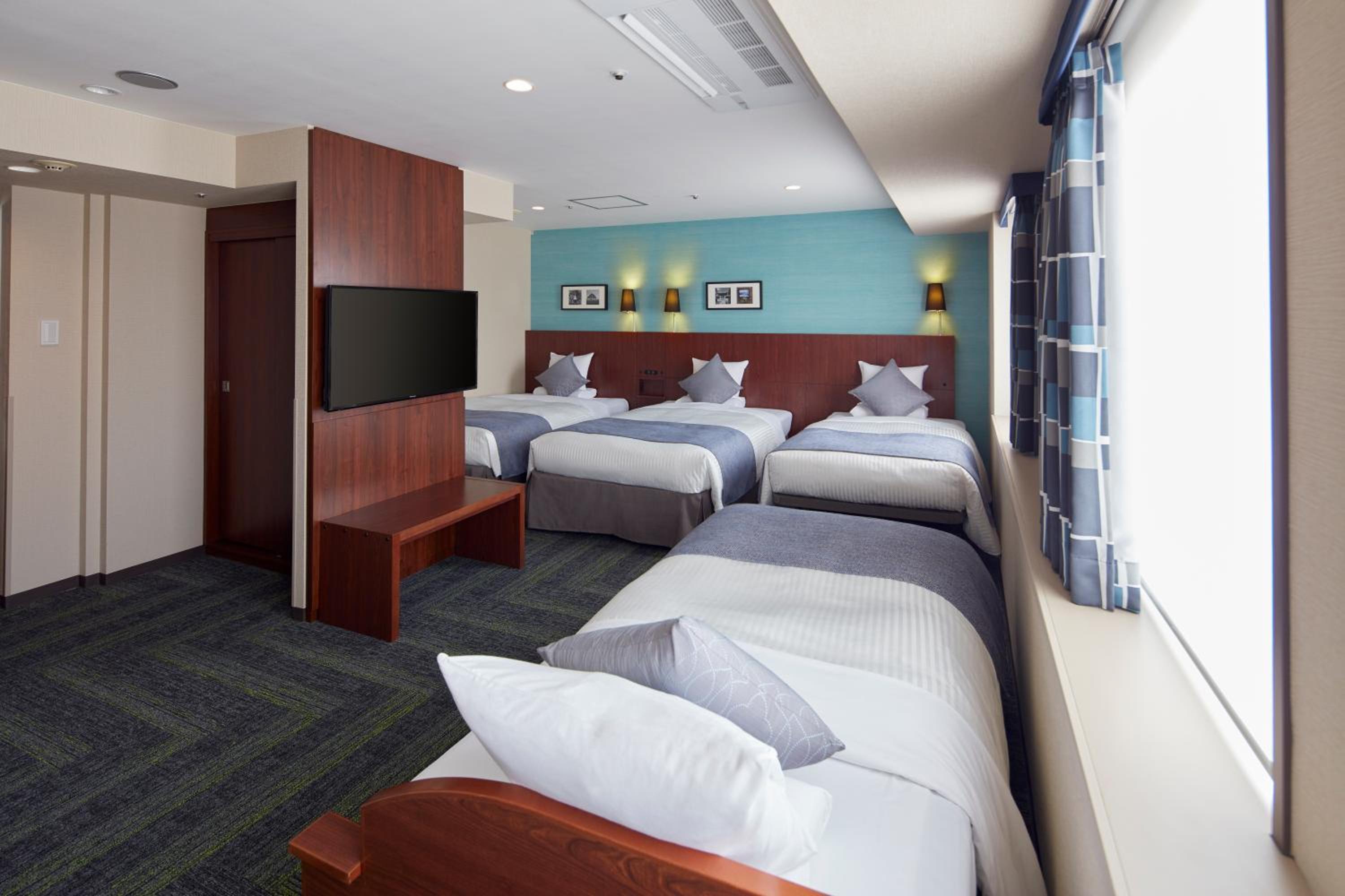 Standard Quadruple Room - Non Smoking - Photo 1