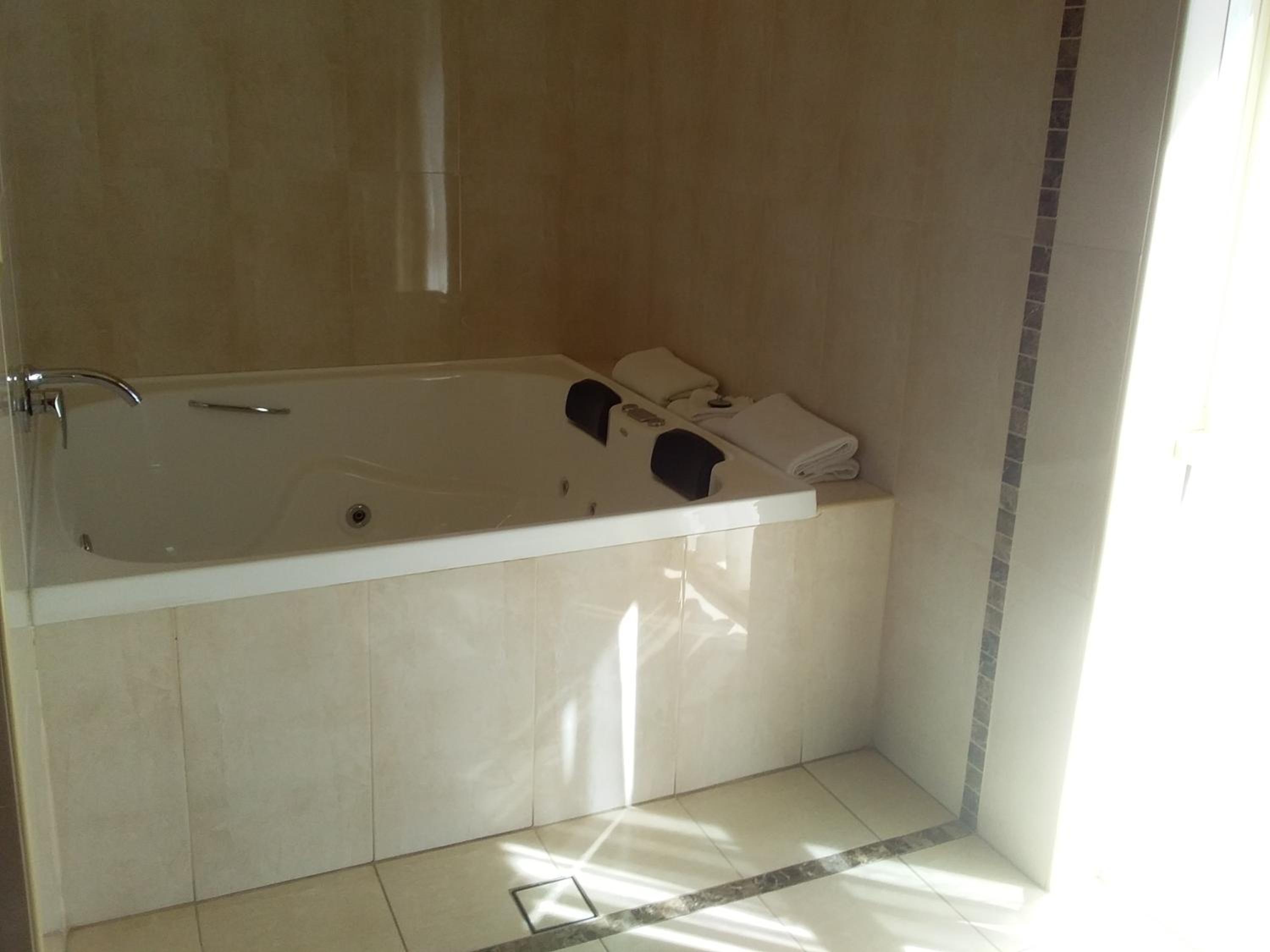 King Suite with Spa Bath photo 2