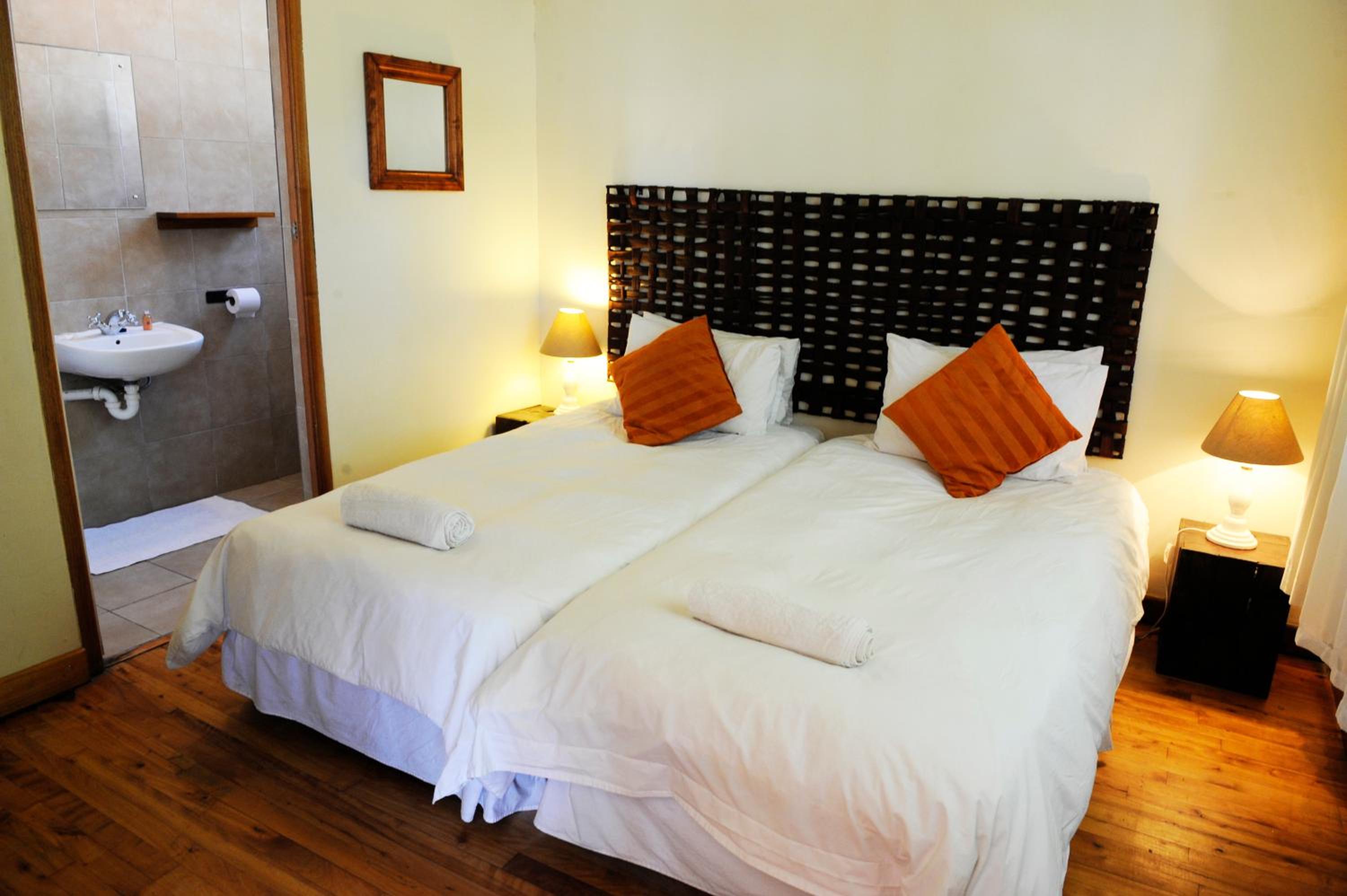 Twin Room with Bathroom - Photo 3