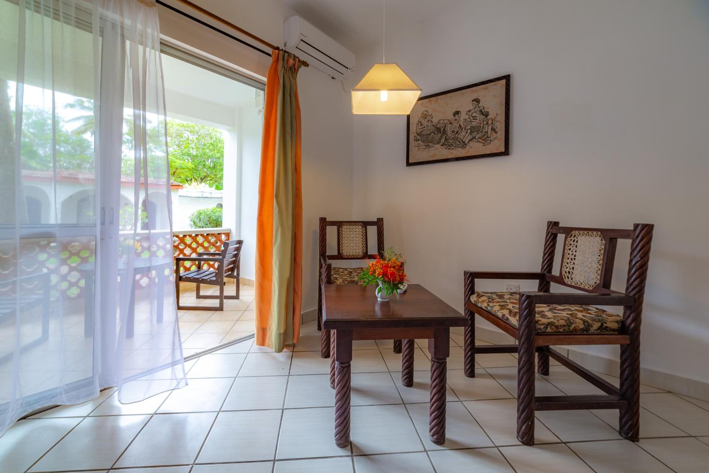 Family Room with Balcony photo 3