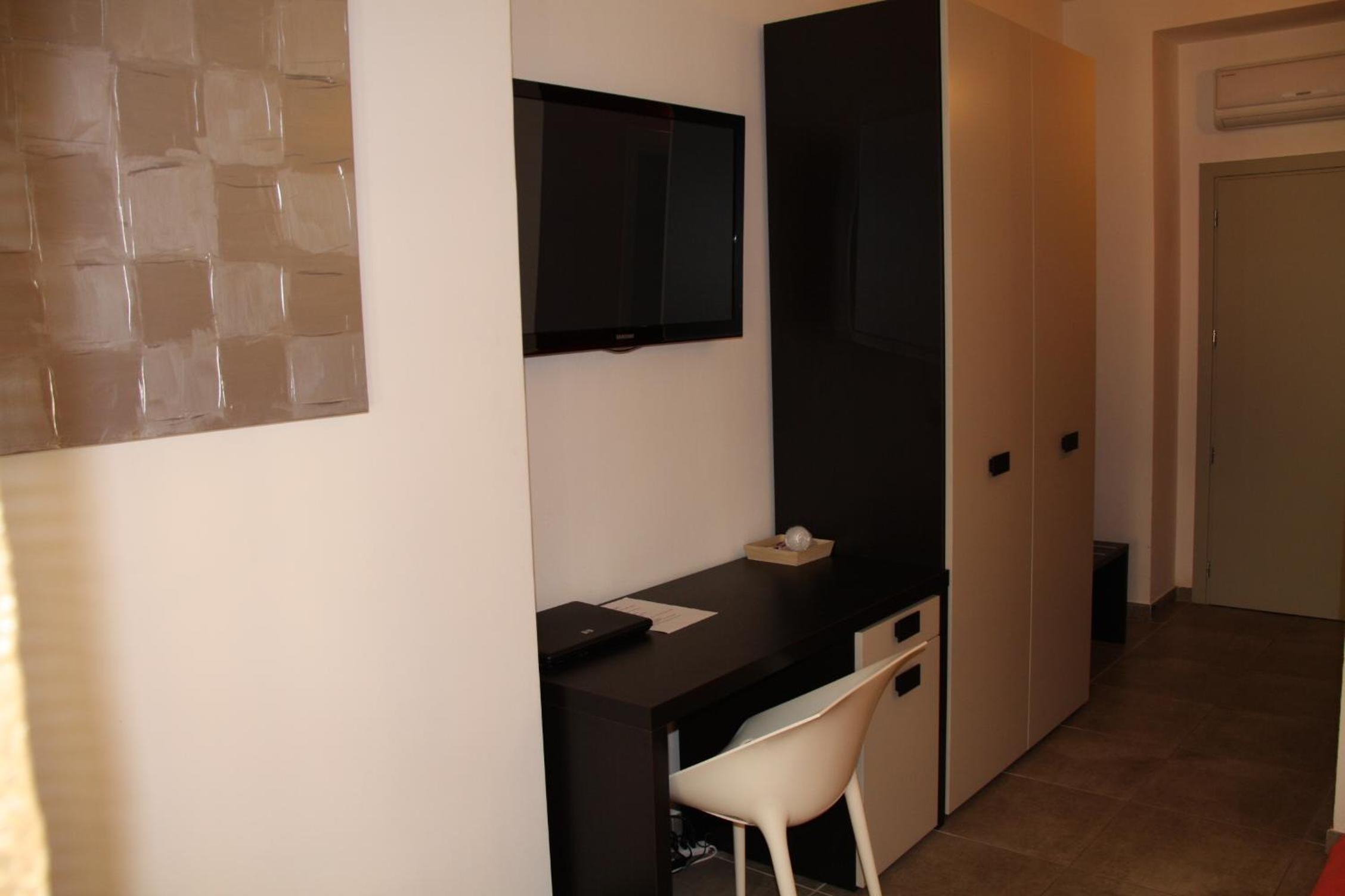 Queen Room with Spa Bath - Photo 6
