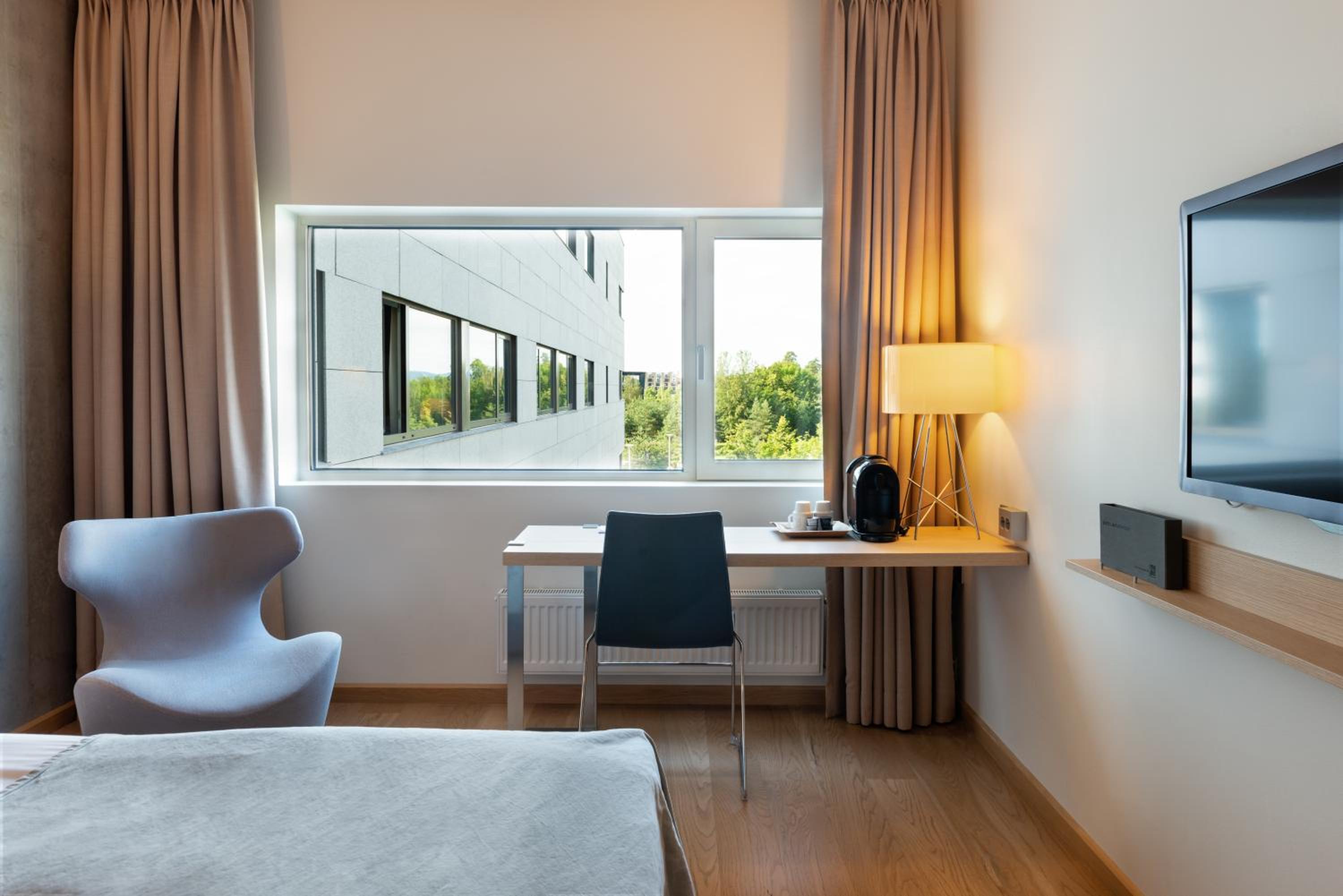 Standard Double or Twin Room - Photo 5