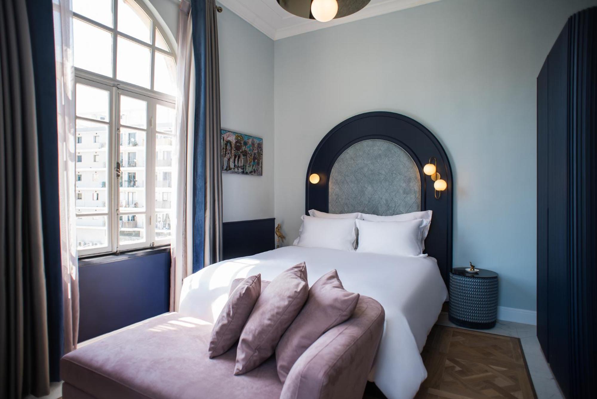 Deluxe Room - Photo 9